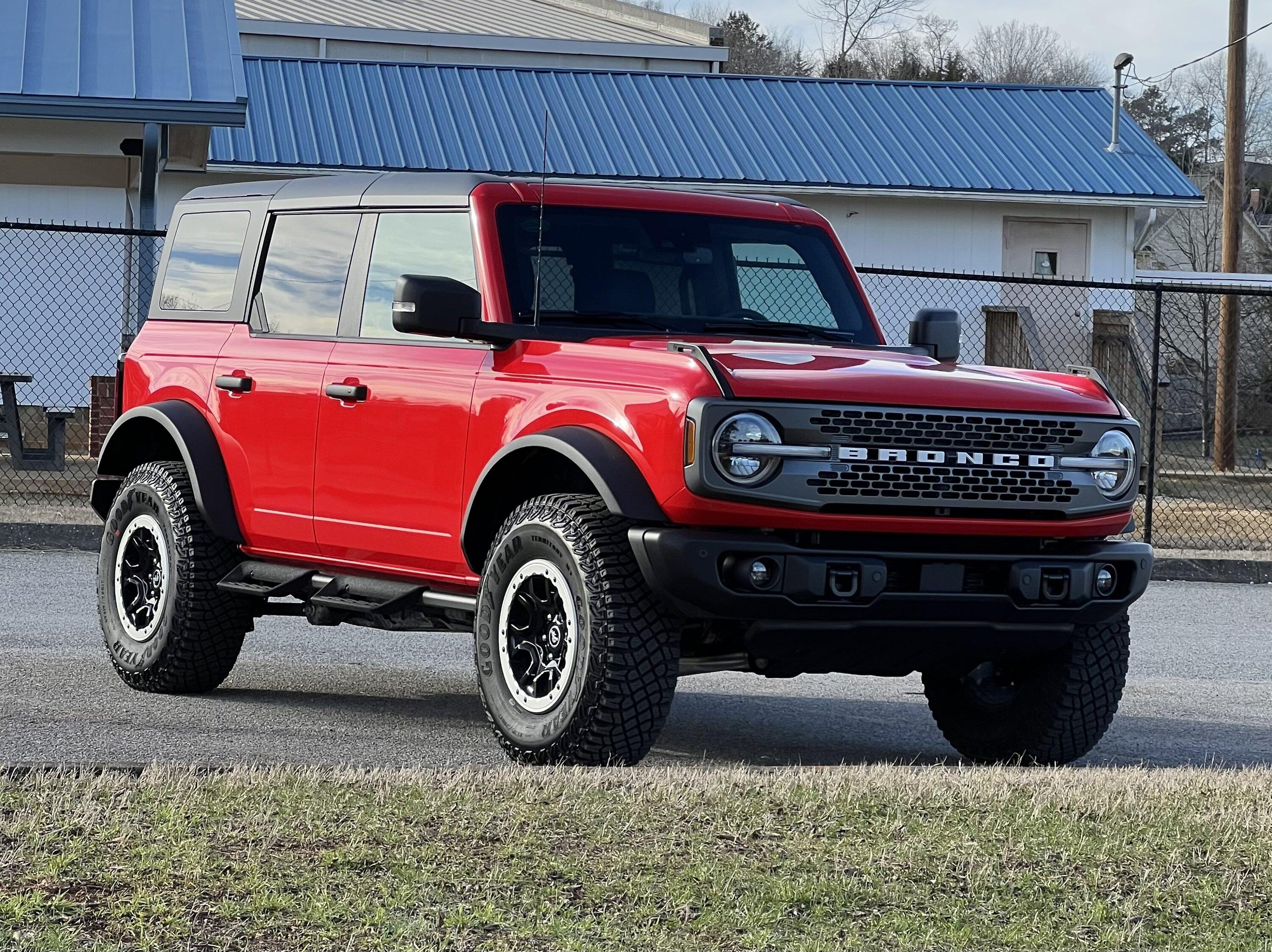 Ford Bronco RACE RED Bronco Club 32C0DD45-280B-43EF-AE77-C25368813E45