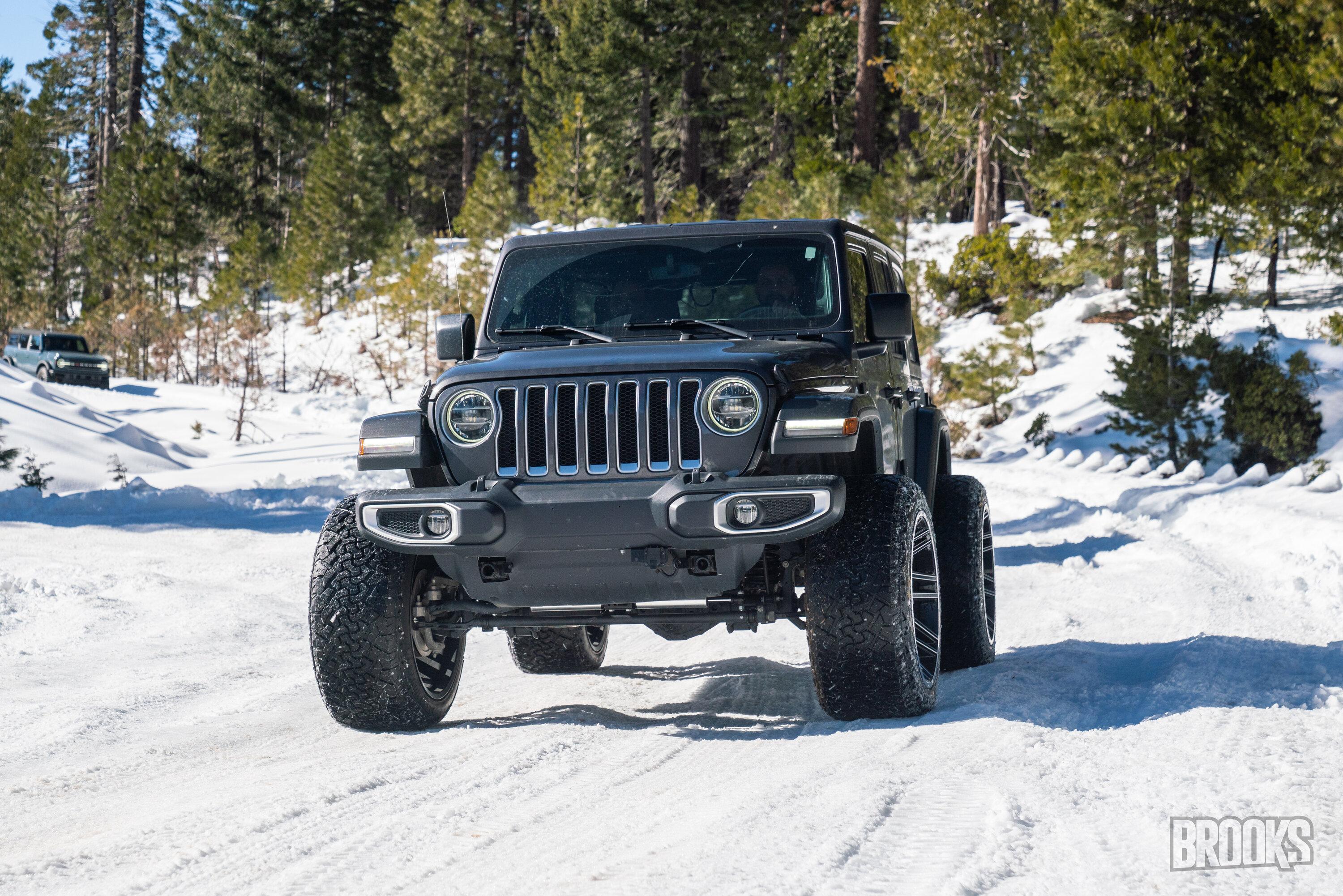 Ford Bronco 20+ Broncos hit the mountain to find some snow... lessons were learned MJB00854