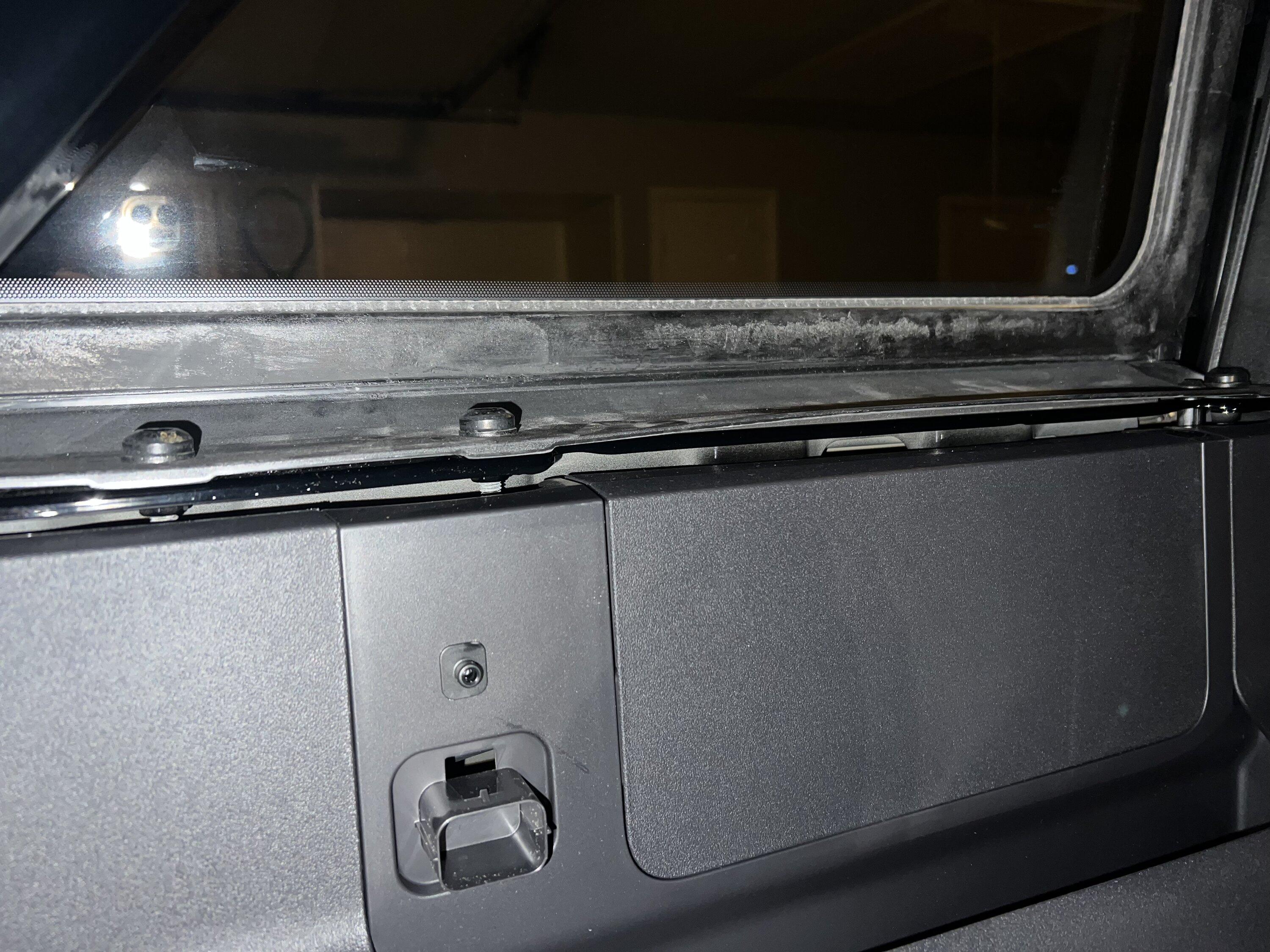 Ford Bronco Does this look right to you? (Cargo area/tailgate) 8C628FC0-E066-4D8E-9A5B-5FF70BD639AC