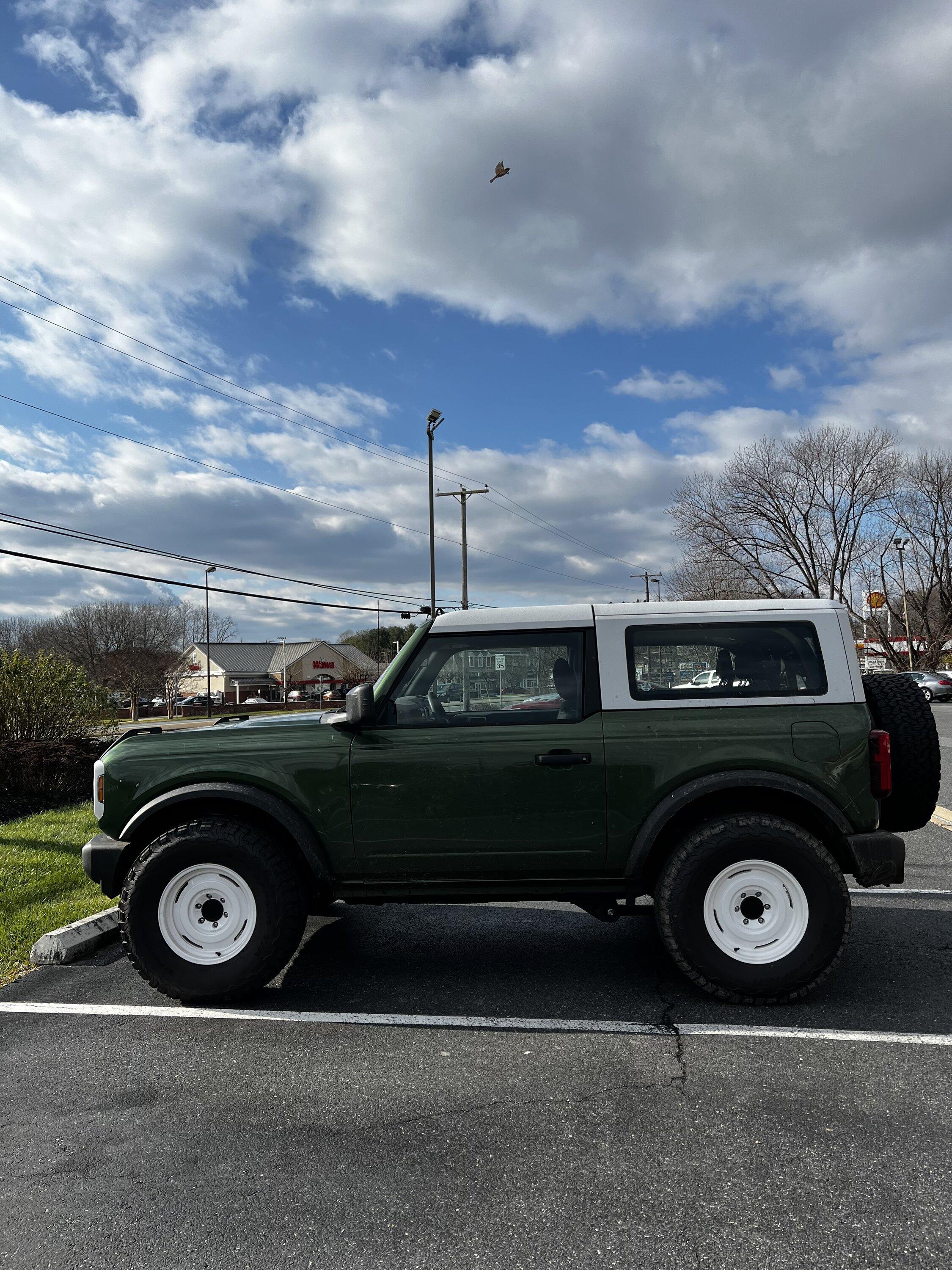 Ford Bronco HERITAGE EDITION Bronco Club BB2CF4E9-5B7F-42BB-A204-81BC13A0D696
