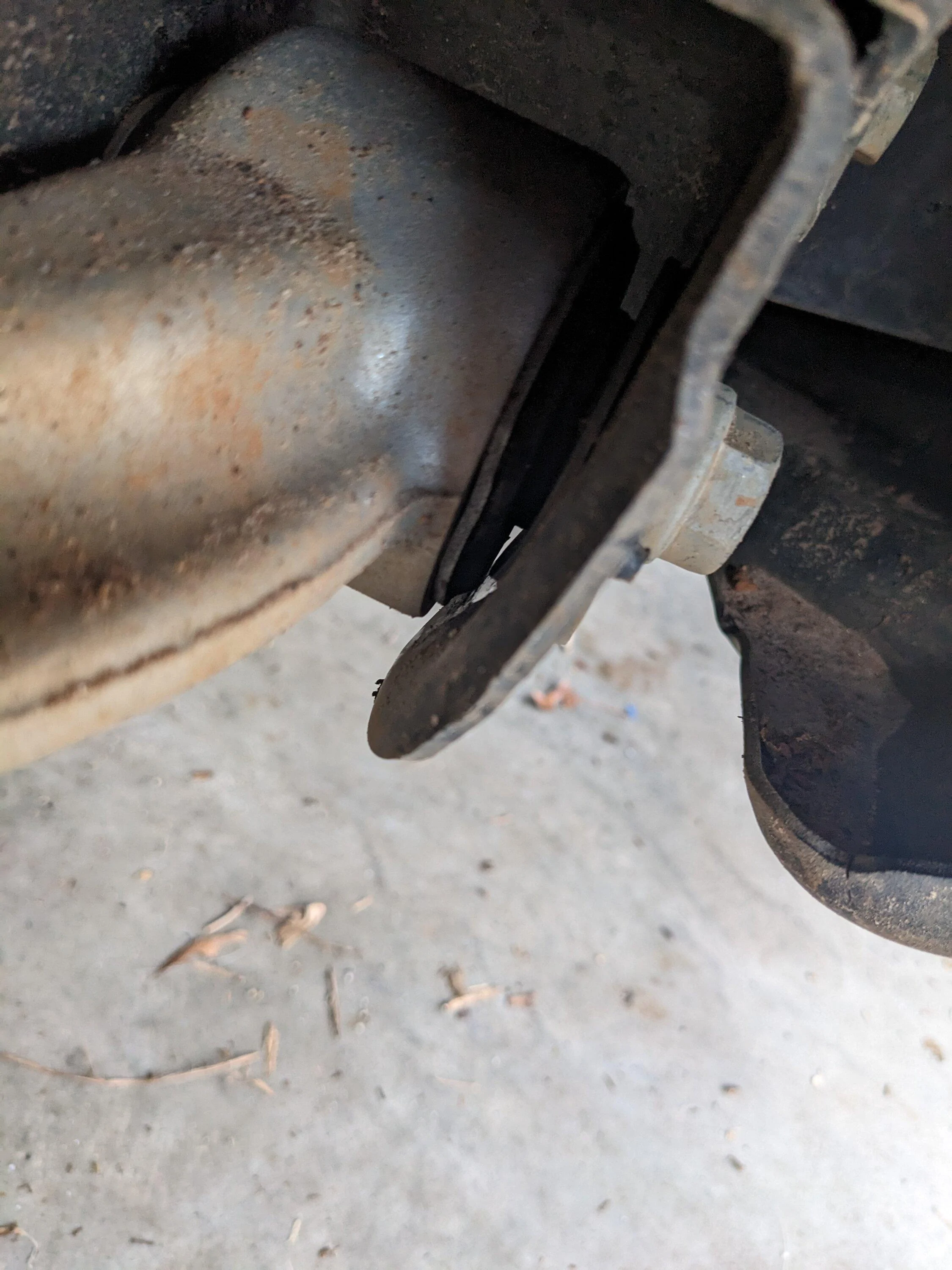 Ford Bronco Lower control arm mounting point damage. Should I be worried? PXL_20230126_220443919.MP
