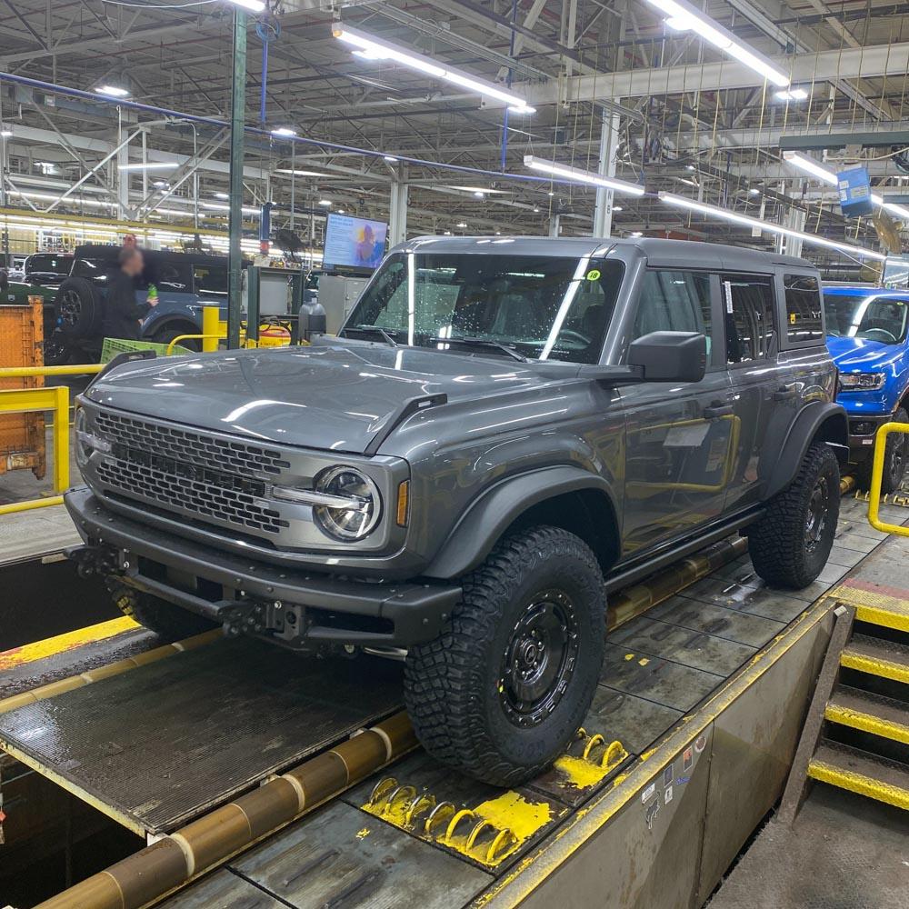Ford Bronco CARBONIZED GRAY Bronco Club 2F2AC9B1-CB44-4F4C-8871-B44B613D9761