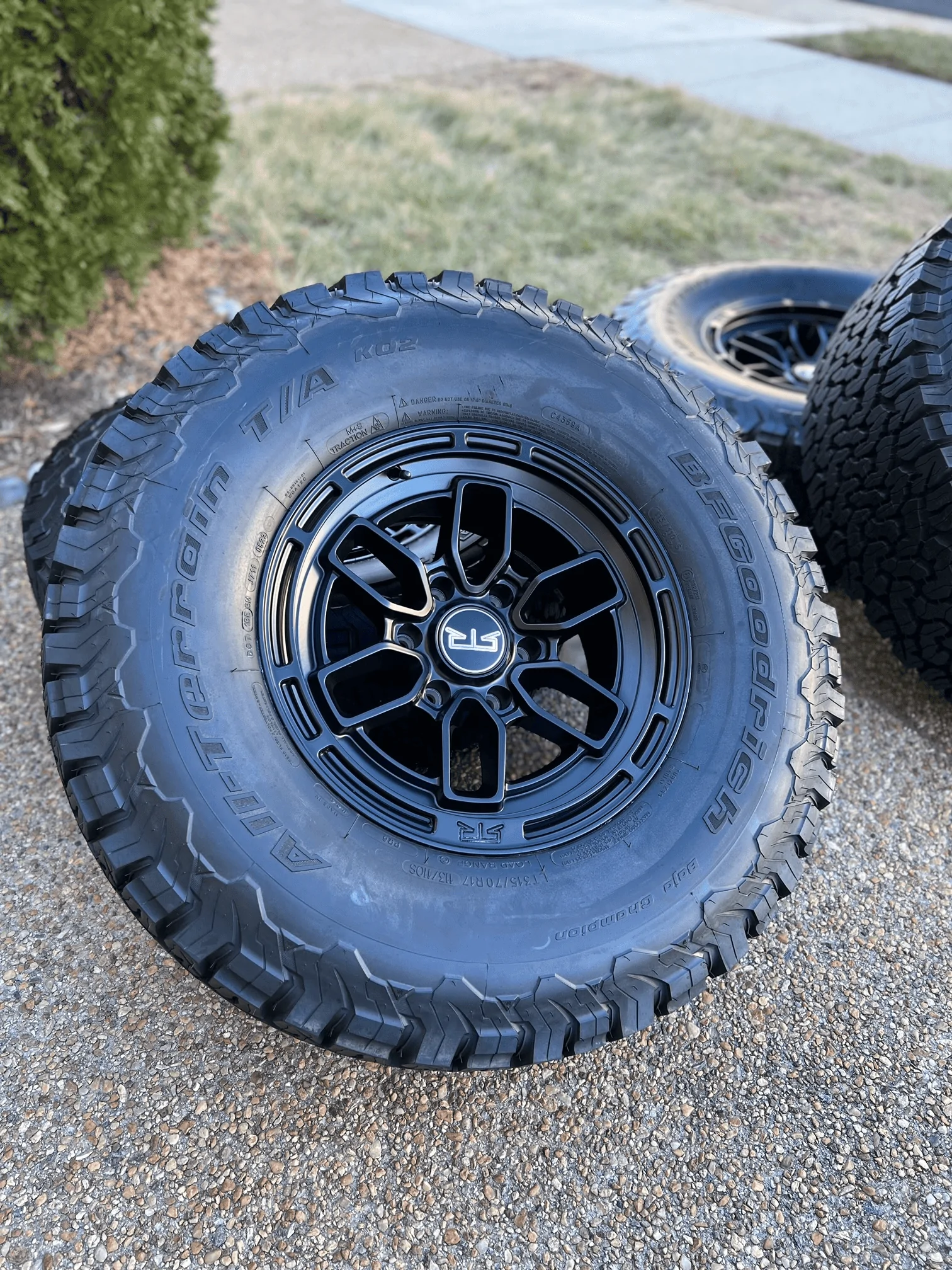 Ford Bronco 35" or close+ Non E rating tires?  Anything Decent exist? 1674837599964