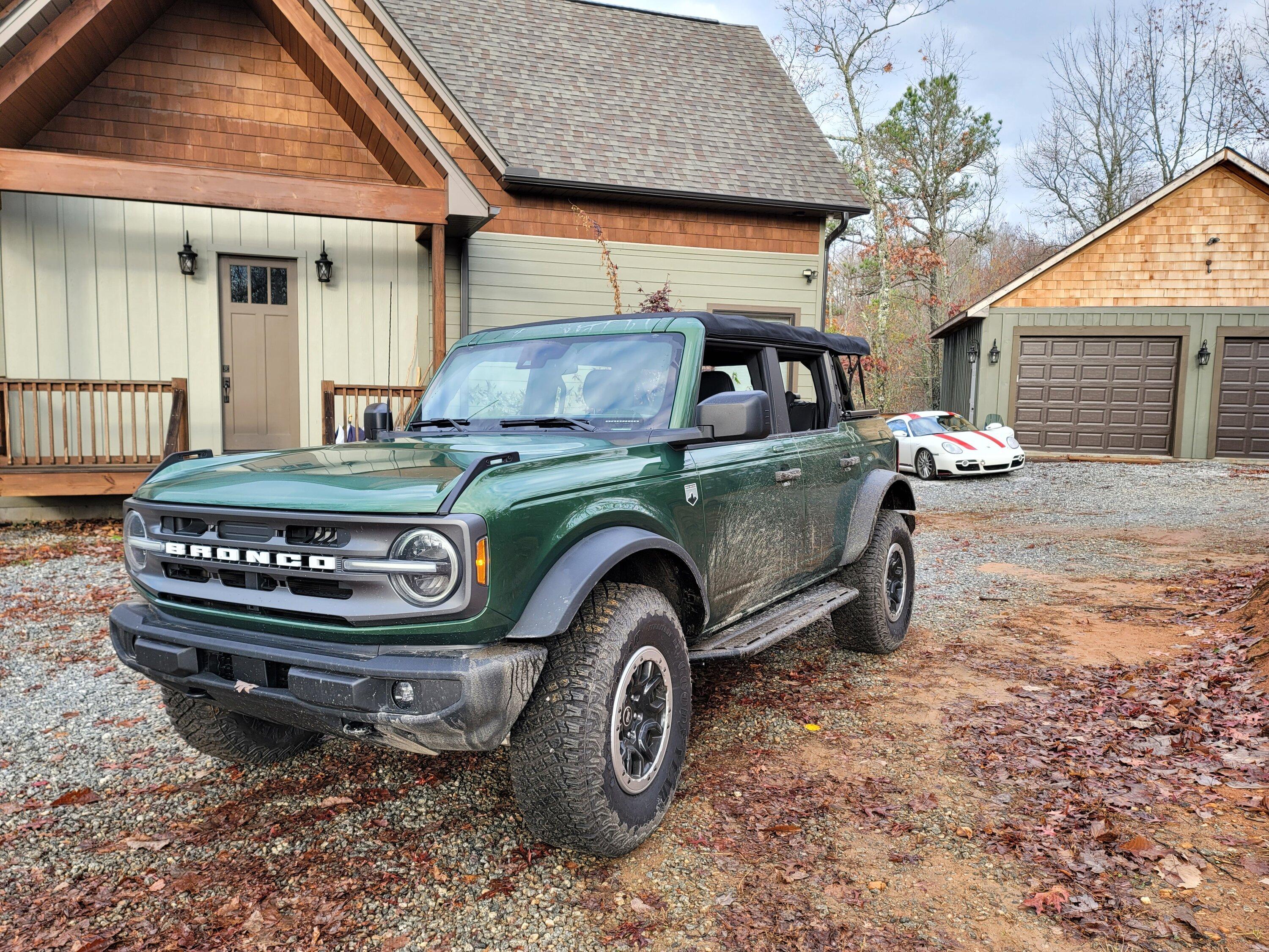 Ford Bronco 5/9 Build Week group. (ManSquatch Week) 20221112_083836