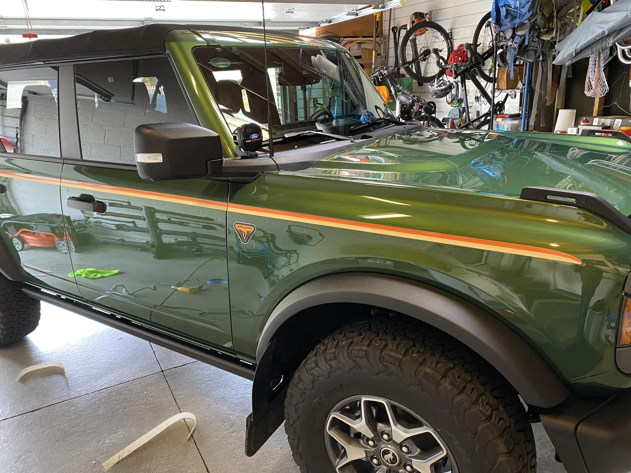 Ford Bronco ERUPTION GREEN Bronco Club C67DD03B-BD59-4DCF-AF80-0A22AB5E557D