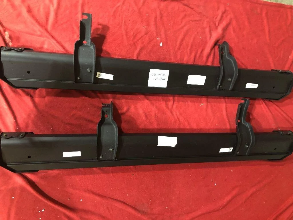 Ford Bronco 2 Door OEM SIDE STEPS step1