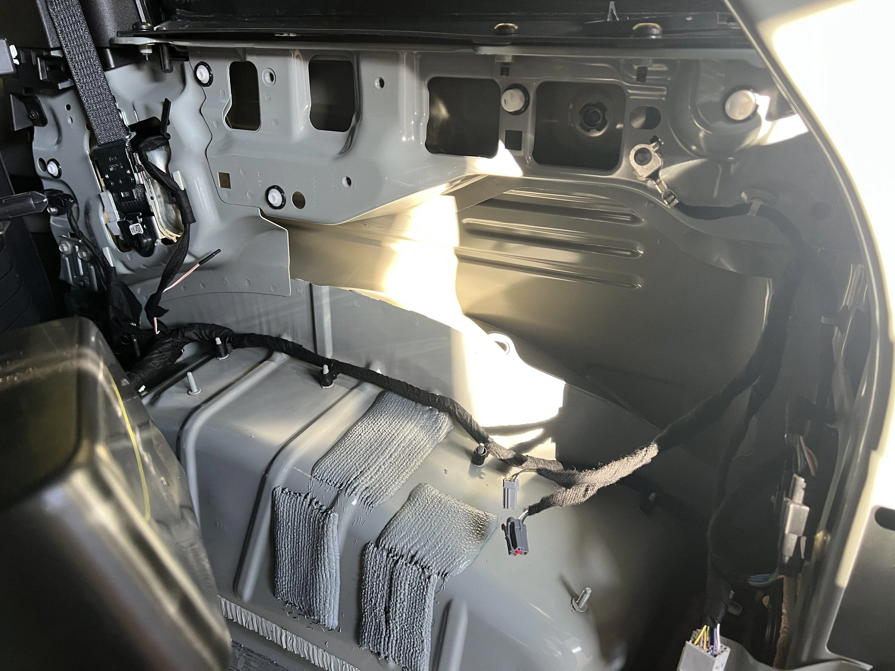 Ford Bronco Bronco audio upgrade build: Hertz woofers, Audison tweeters, Rainbow midrange, AudioControl amp, JL 4B6DA3C5-4D4E-44D1-8C7F-6F409E6A4E31