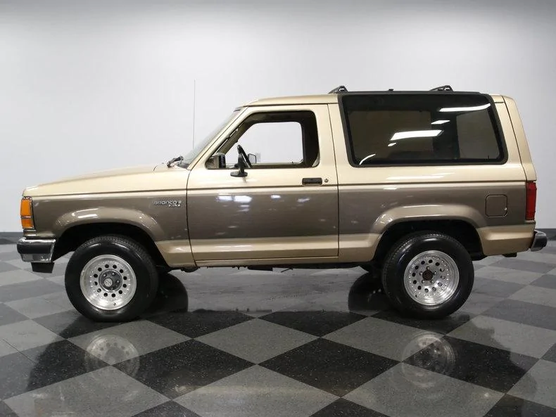Ford Bronco Bronco in Eruption Green + Ionic Silver 2-tone (Bronco II style) 599634_9c296672f31b_low_res