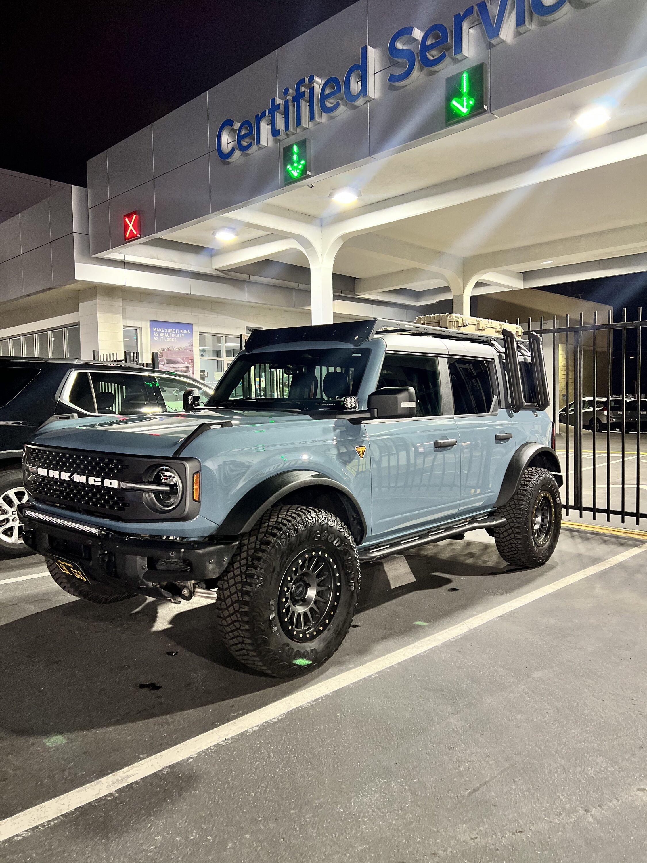 Ford Bronco Trailrax Pakrax snowboard mount installed FA737AE3-E9C6-447A-A881-8CEDF0388A97