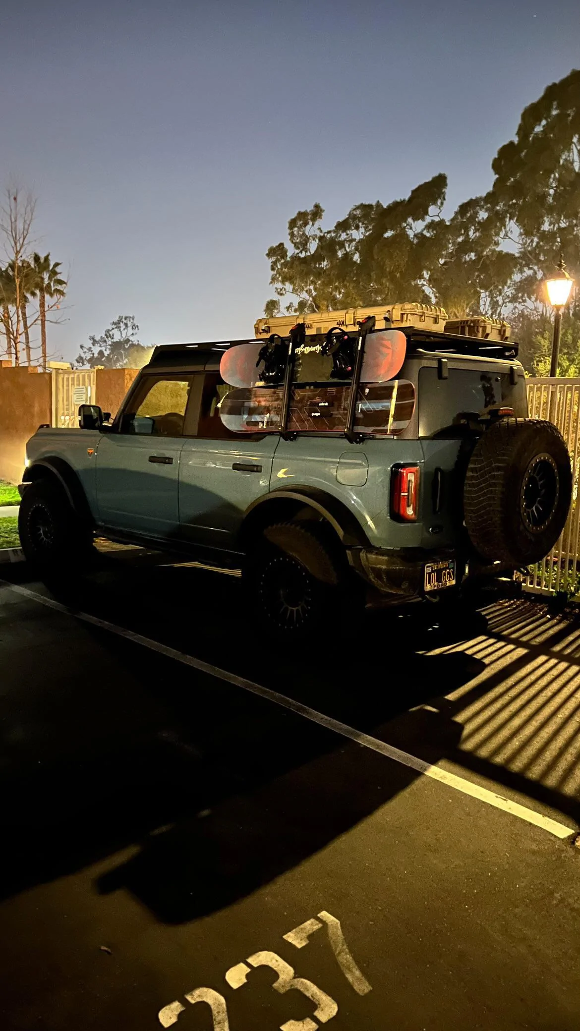 Ford Bronco Trailrax Pakrax snowboard mount installed 987E352D-A889-4EBD-86A3-4CA4C3A75FC4