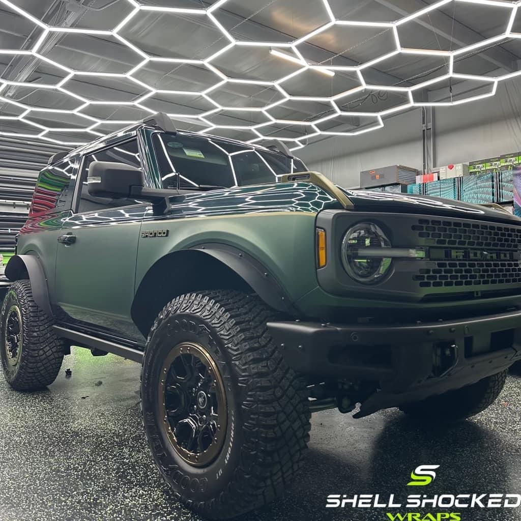 Ford Bronco It’s a wrap! 2-Tone Bronco Badlands in 3M matte pine green + TeckWrap glossy green black silk 11696CCF-251F-4C4D-A828-EF1F303BB628