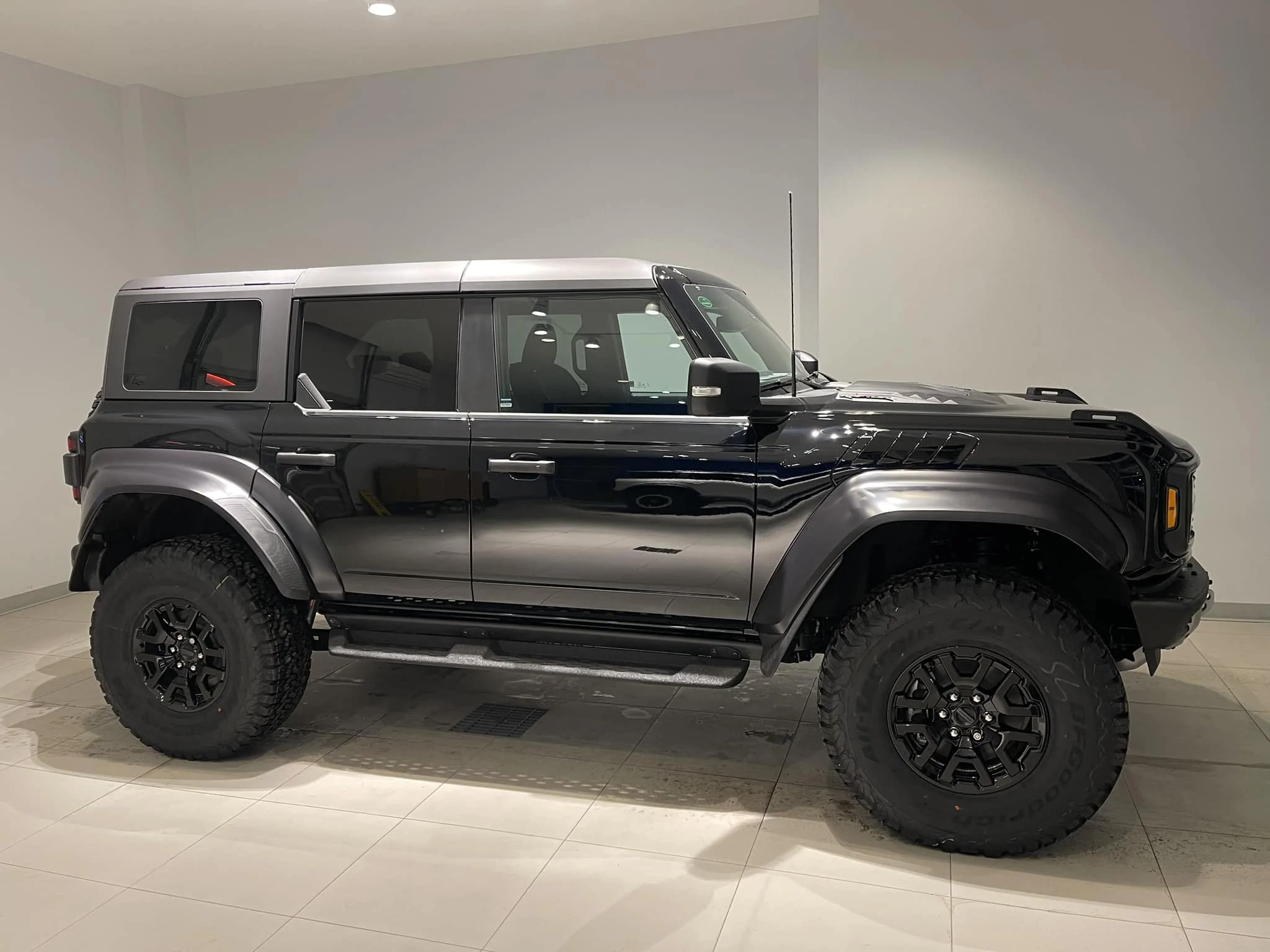 Ford Bronco SHADOW BLACK Bronco RAPTOR Photos Thread 326347946_1201390494074195_5517176220858816736_n