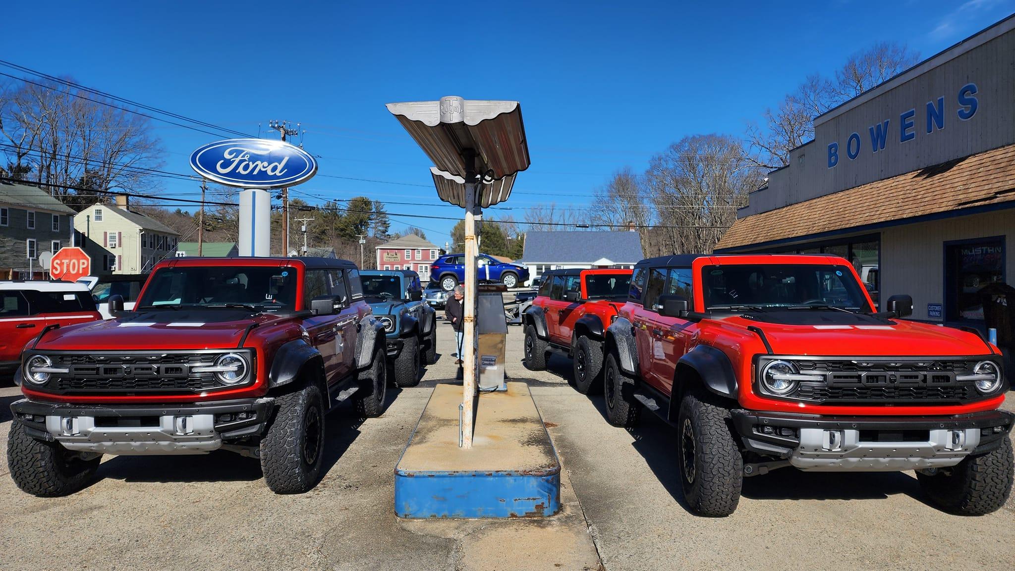Ford Bronco CODE ORANGE Bronco RAPTOR Photos Thread Hot Pepper Red Bronco Raptor vs Code Orange Bronco Raptor