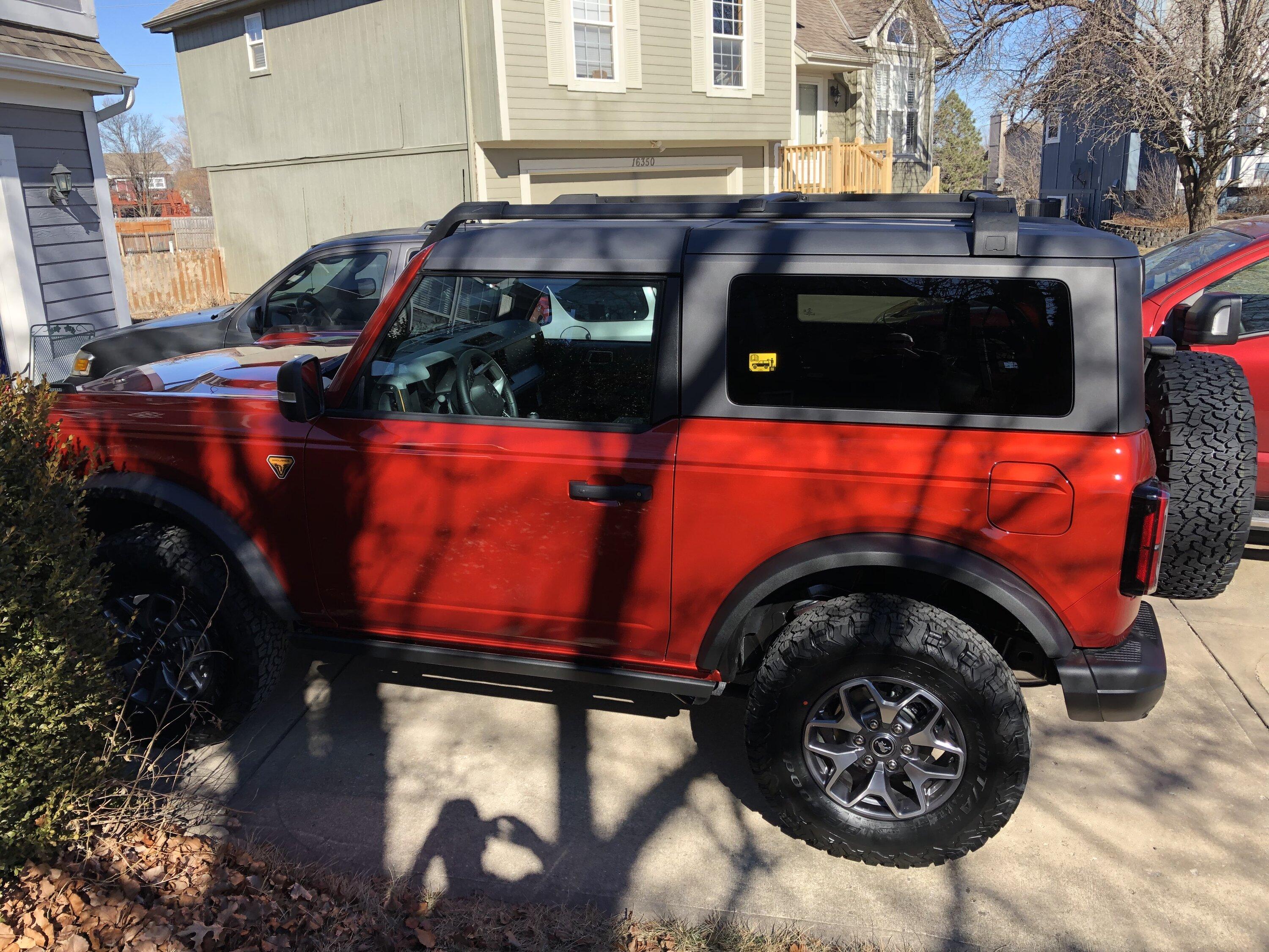 Ford Bronco HOT PEPPER RED Bronco Club 51EE3AC1-CA94-4A1A-8413-A38872DFD645