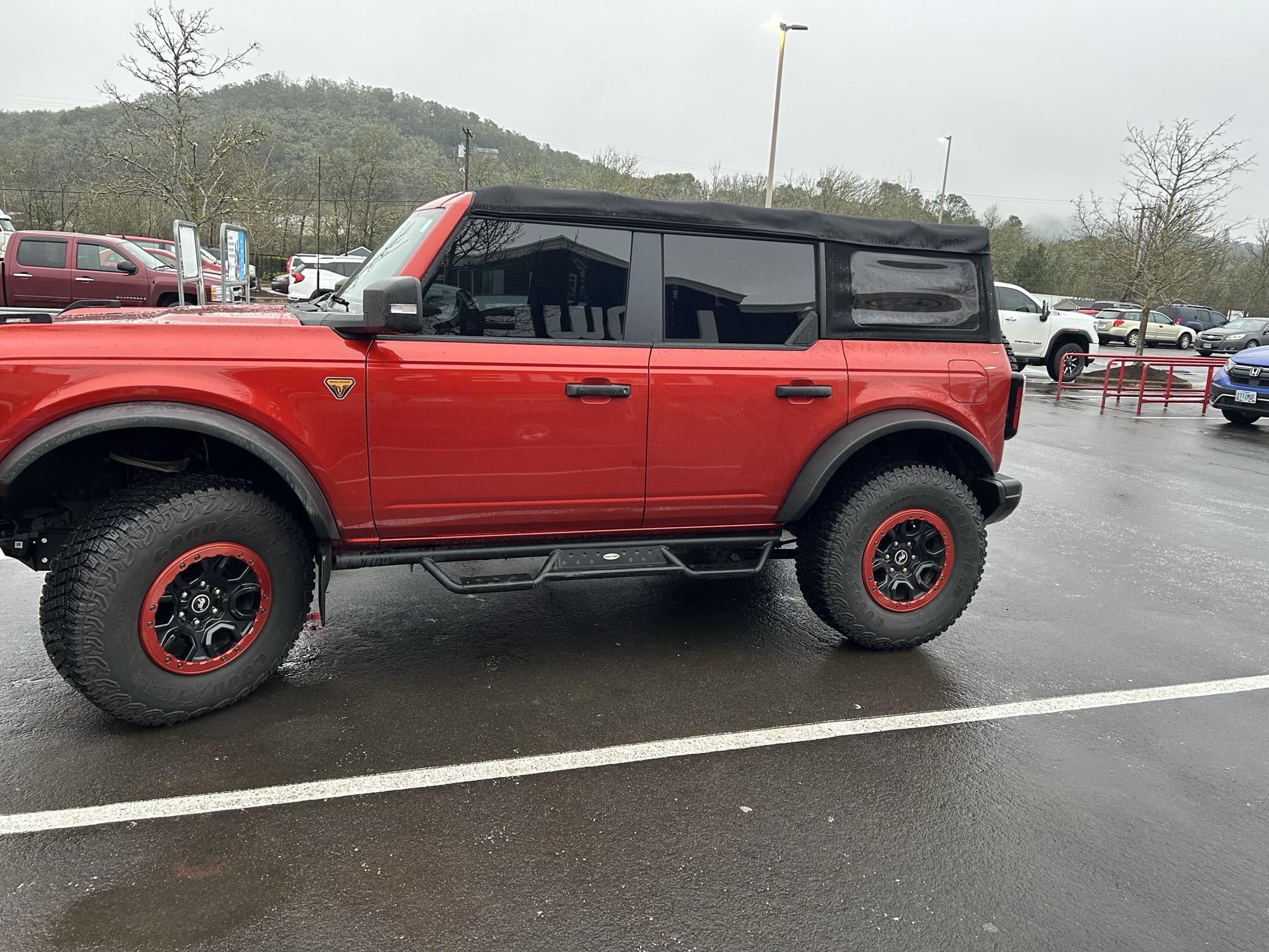 Ford Bronco HOT PEPPER RED Bronco Club D196F581-6706-49C4-ABA1-FCBD65B1661D