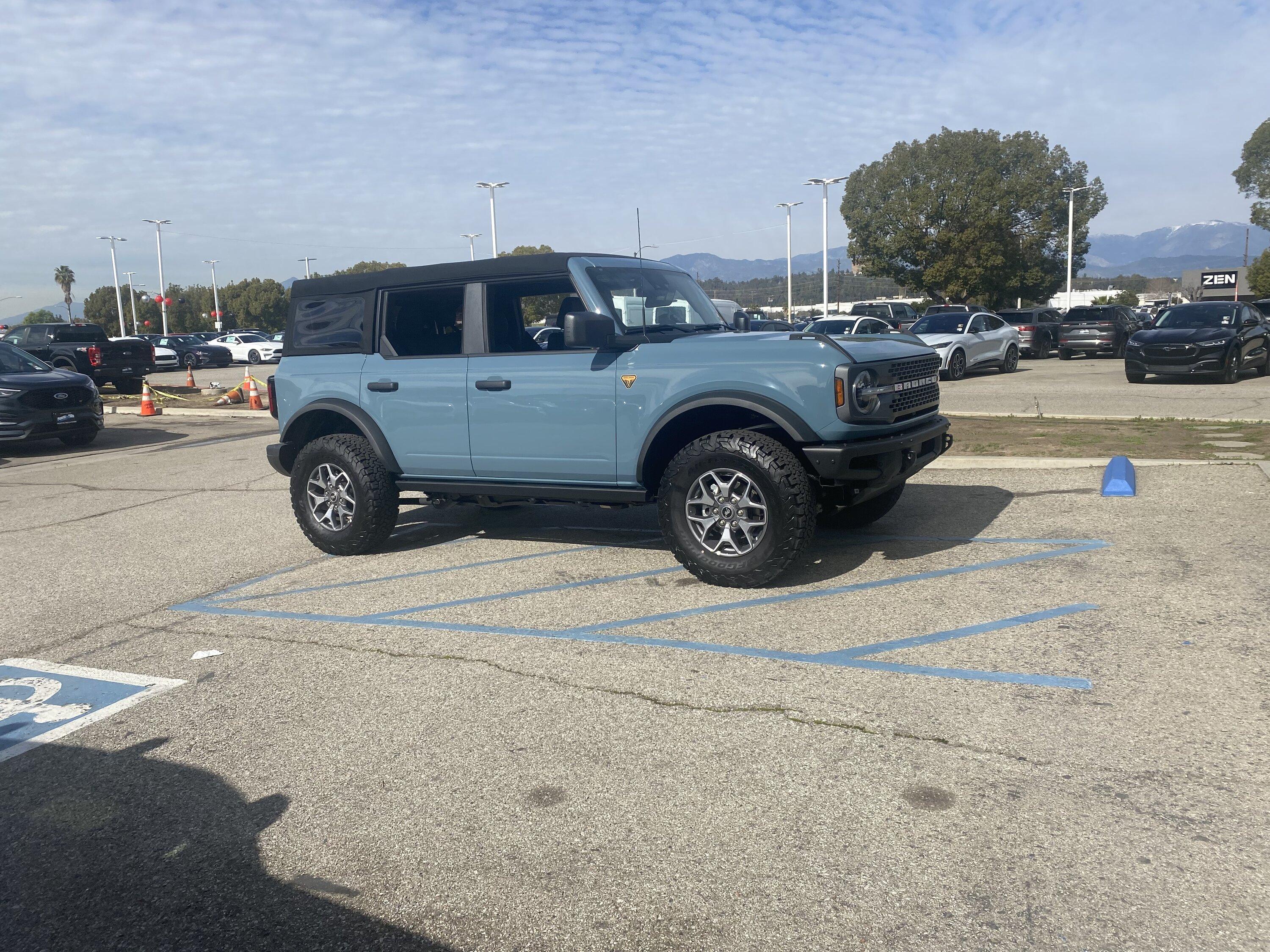 Ford Bronco Badlands vs rubicon pricing. What am I missing ? EBD1FCBF-C645-40A0-96E5-1E99195BF177