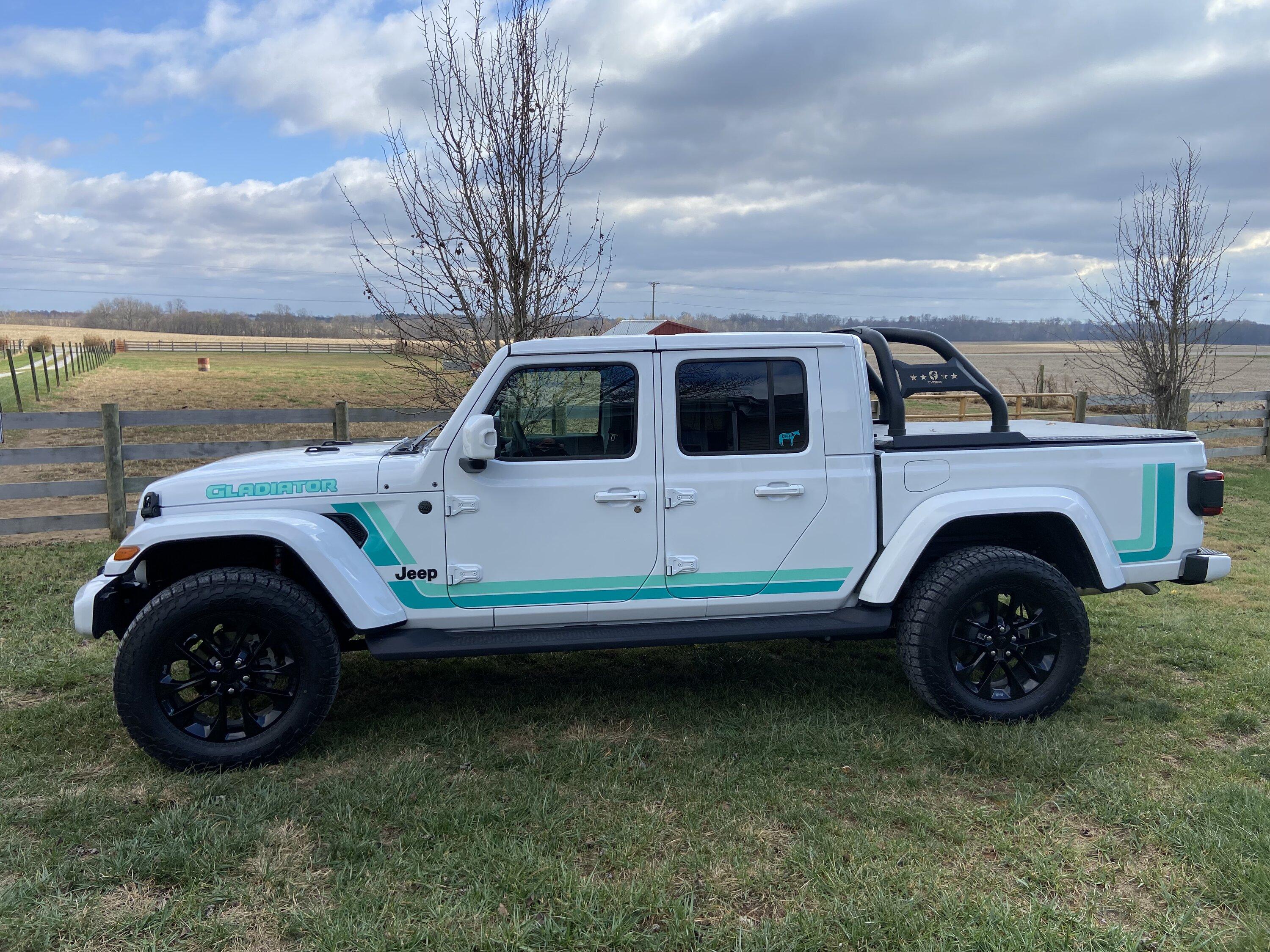 Ford Bronco Badlands vs rubicon pricing. What am I missing ? 737629E2-7A56-4167-9CA8-D052C1860217