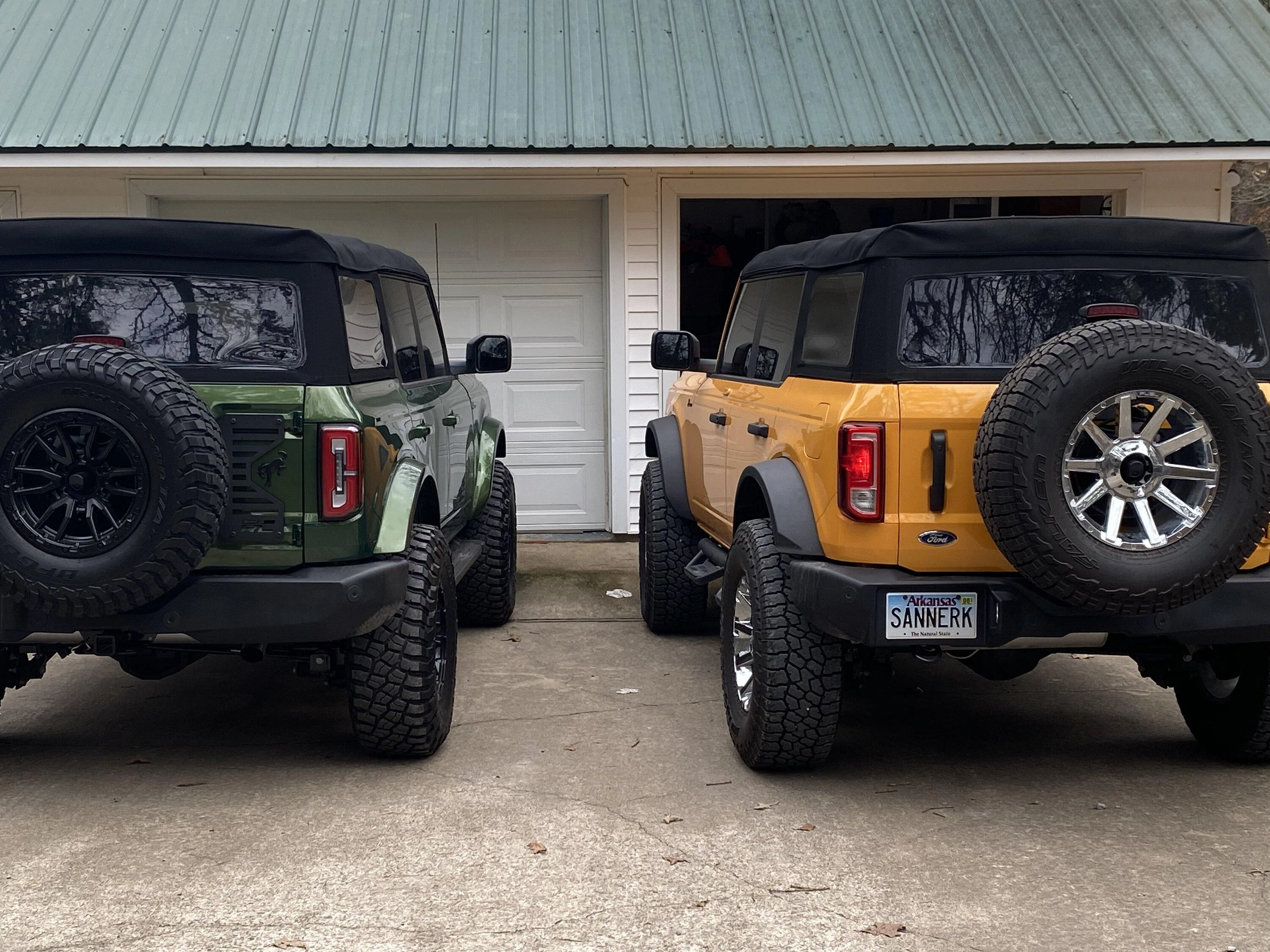 Ford Bronco Weird Request - Eruption Green & Cyber Orange side-by-side pics? 1B3BCCF1-2842-44AB-B63C-72D0C0D16D1A