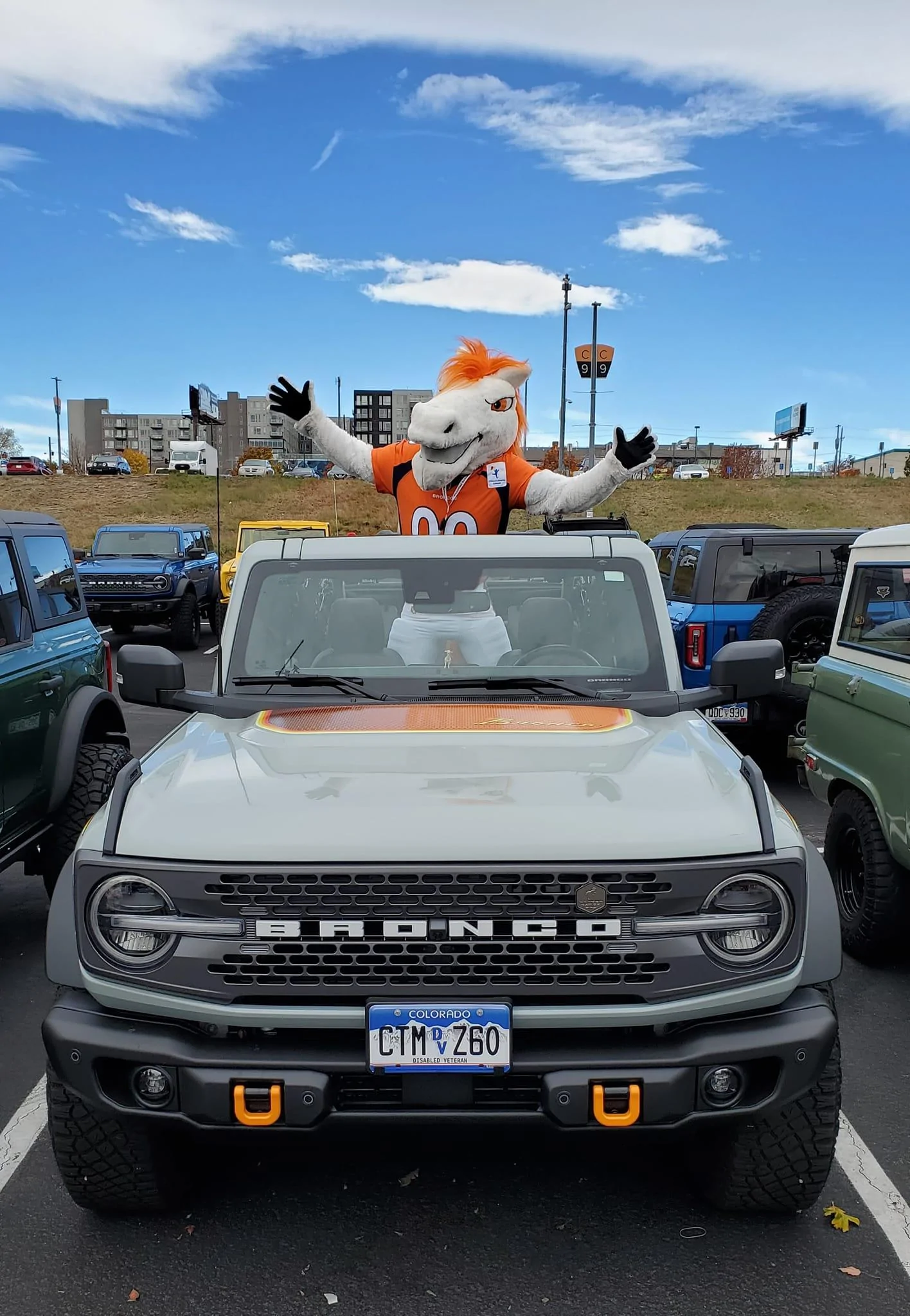 Ford Bronco Bronco First-Year Review Pics & Video : Couldn't be any happier! 313423592_10229431550081891_576076395337656699_n