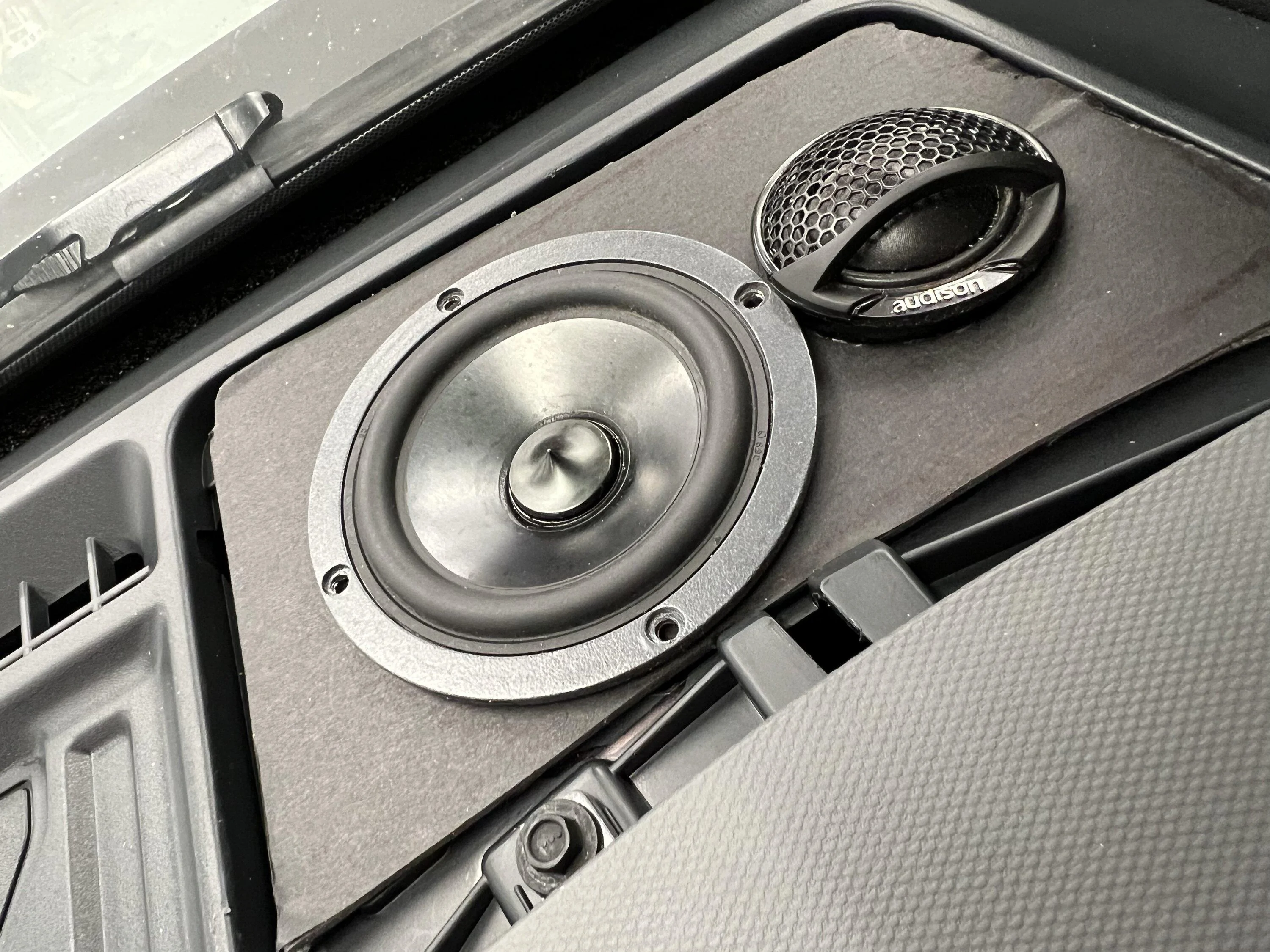 Ford Bronco Dash midrange / tweeter modification pods Rainbow 3” / Audison 2.1 BF5C2163-2229-4BF3-BE29-A55CA0D3607F