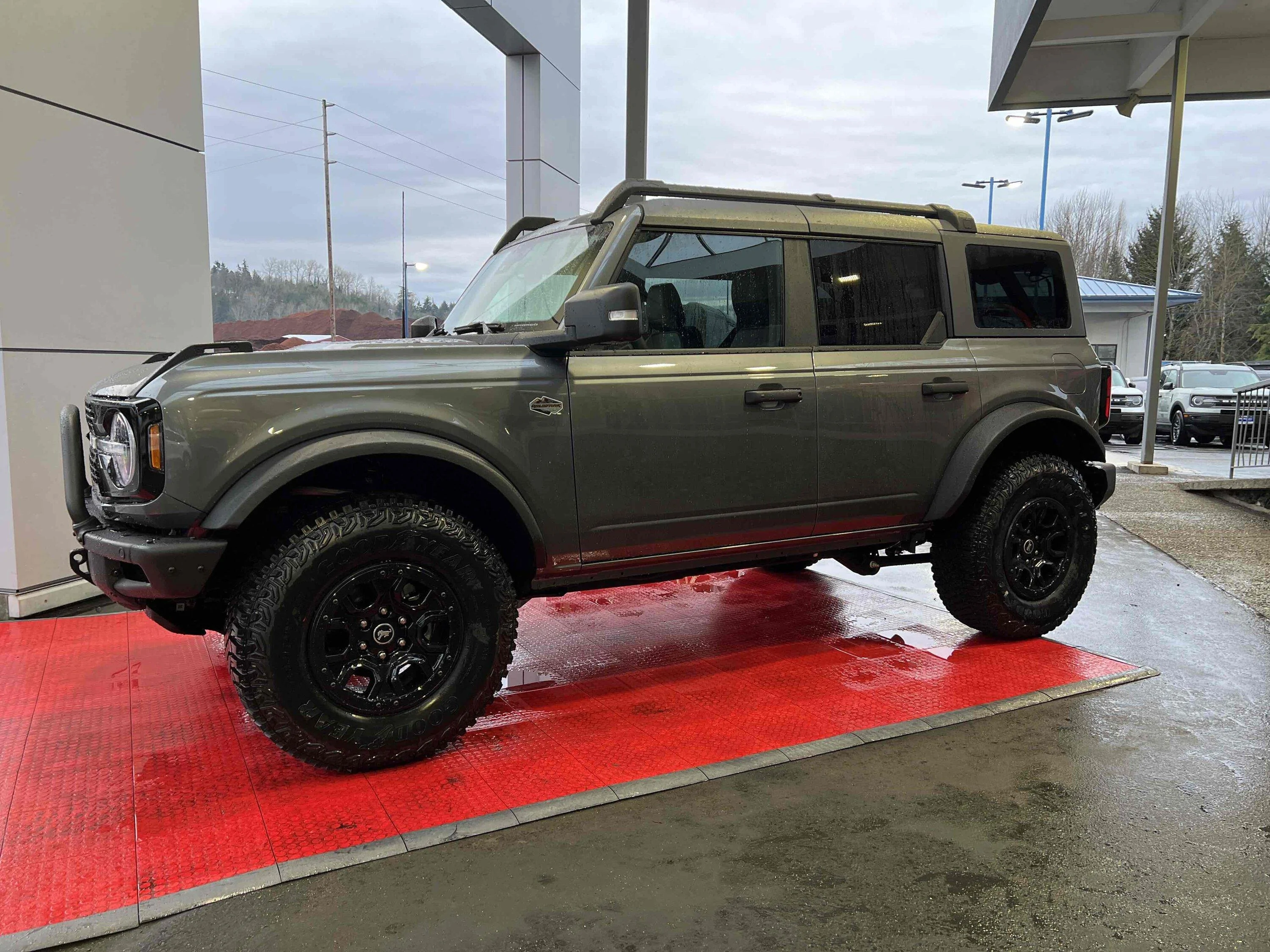 Ford Bronco CARBONIZED GRAY Bronco Club 010CEB1C-38C5-4BBE-9107-66AB3D63C6C0