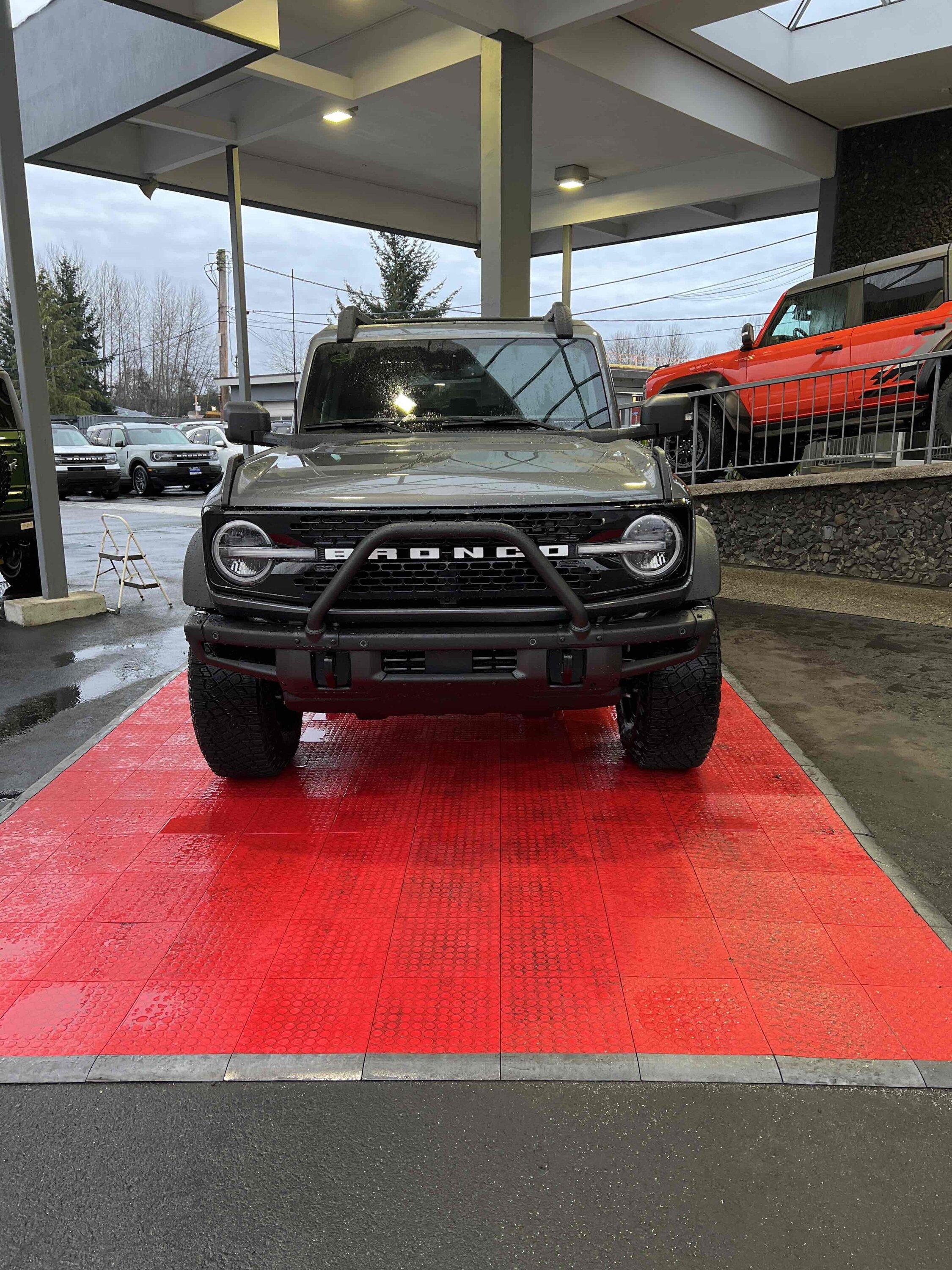 Ford Bronco CARBONIZED GRAY Bronco Club E00AD4F0-3AA7-4C5E-9B94-4DC6153558CC
