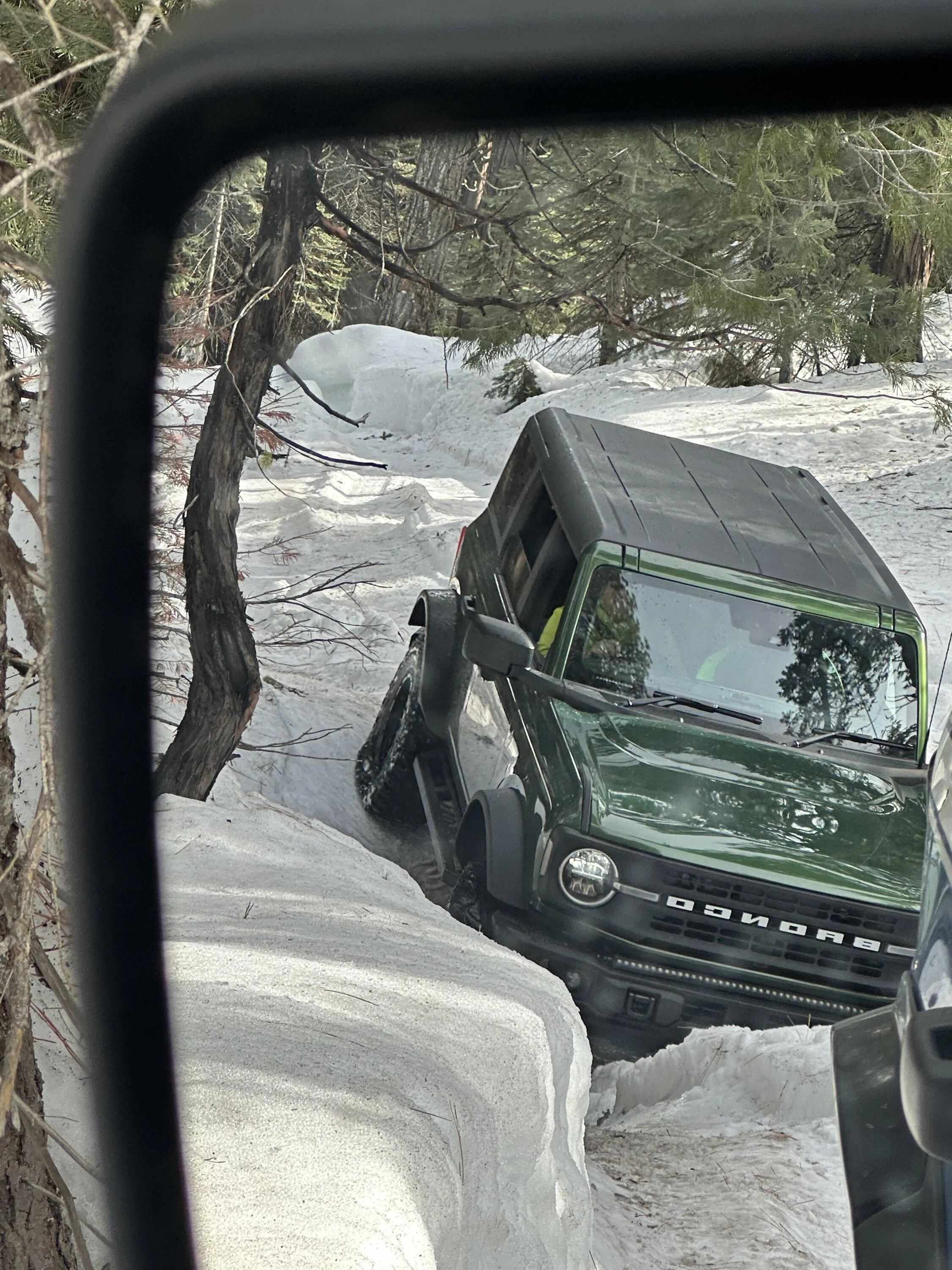 Ford Bronco Couple of Broncos go on a snow adventure 04930CCD-21A6-4666-8D99-C973D95337EF