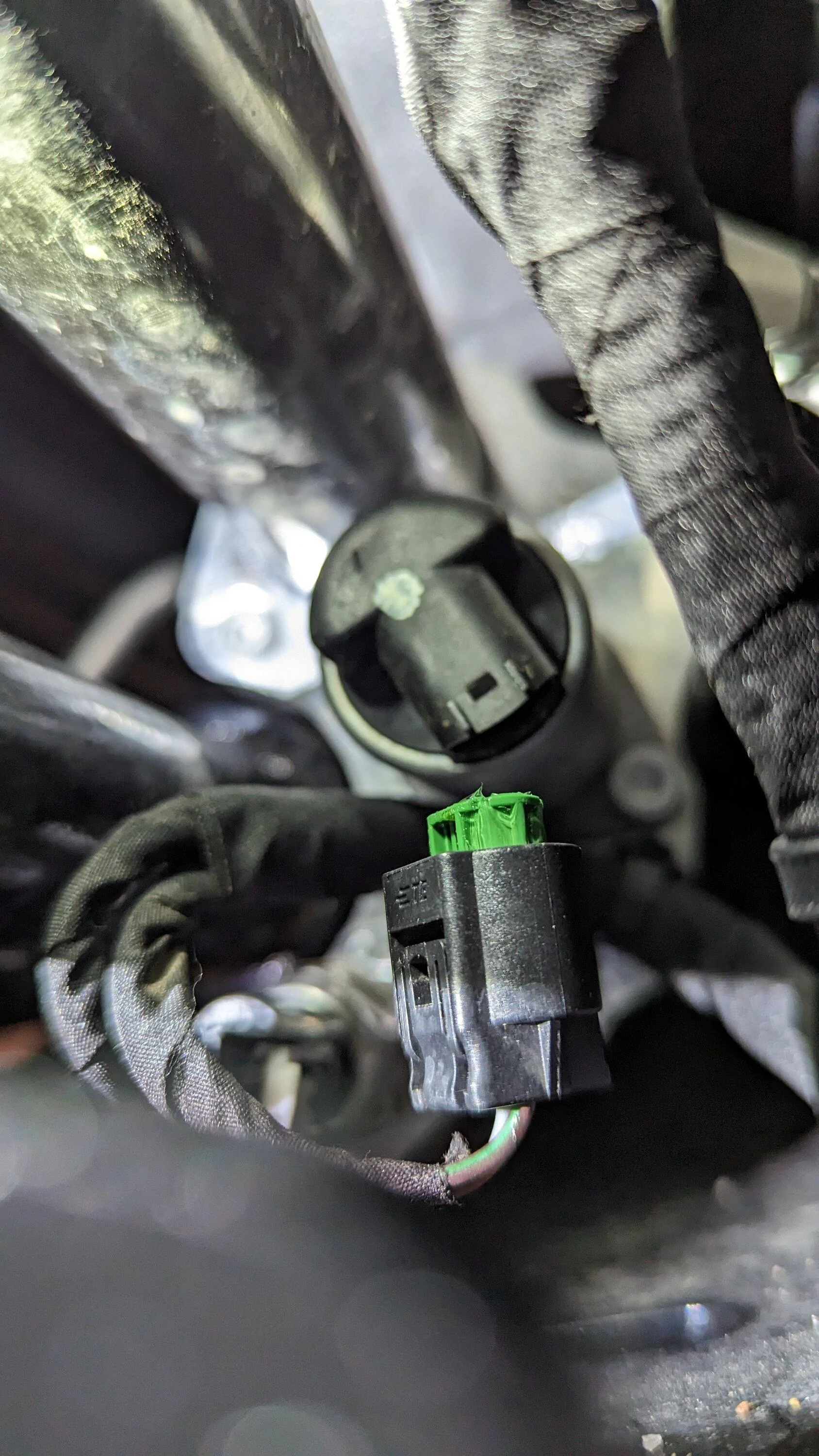 Ford Bronco first minor issue (service sta-bar) - possible easy solution PXL_20230206_165216775