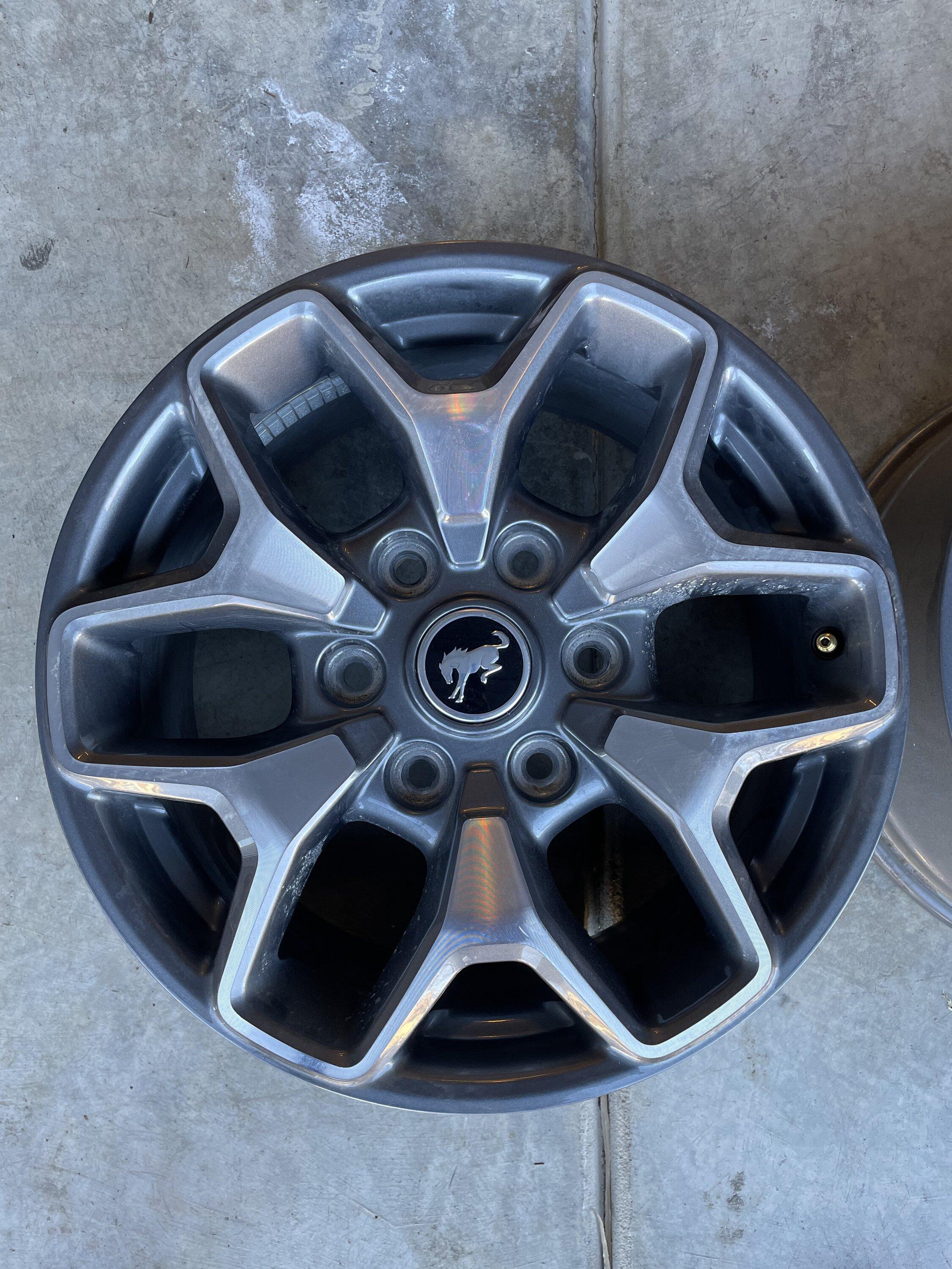 Ford Bronco Badlands Rims $100 CCB1642B-D43A-4DAD-9FF7-394333369162
