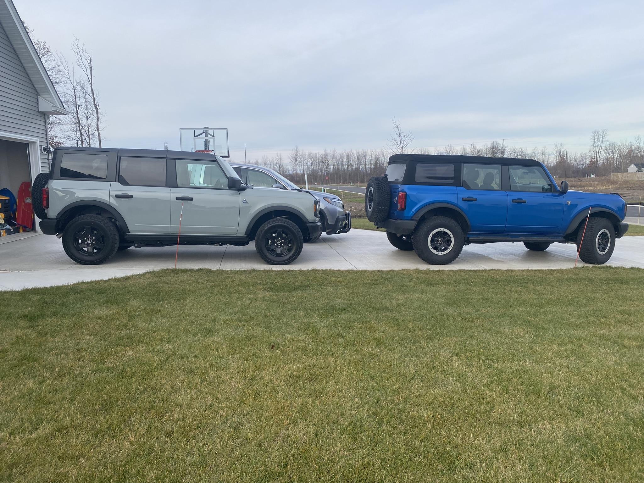Ford Bronco Would you rather Black Diamond (mid) vs Base with Sasquatch C27A9EEA-2368-42E9-B549-055A005B110A