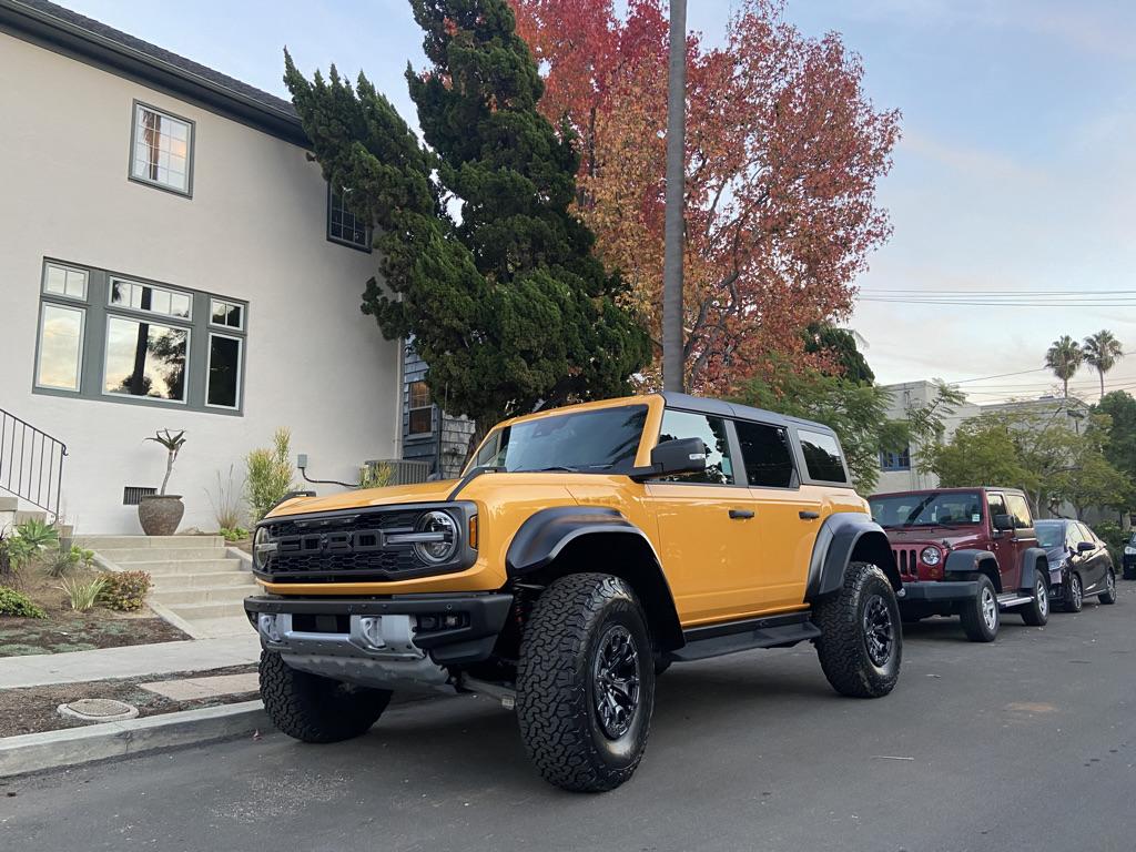Ford Bronco RAPTOR SPOTTED IN SOCAL C8CED83C-FAEA-4277-A0AF-1B569A623D67_1_105_c