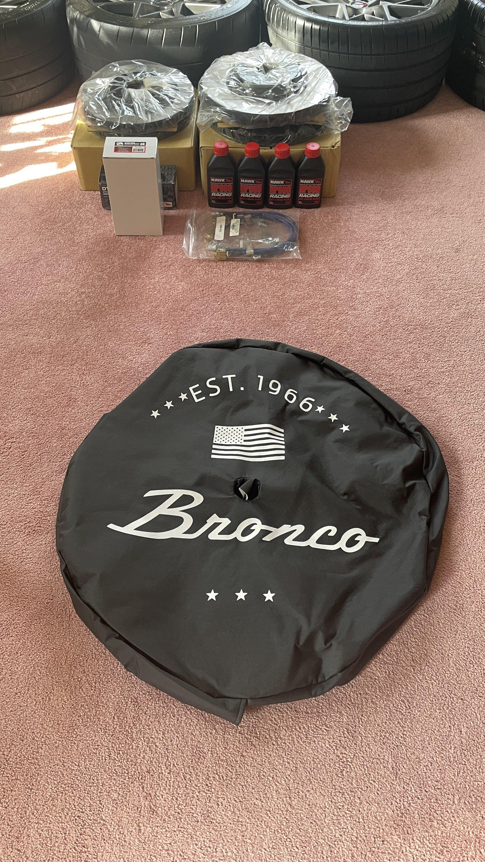 Ford Bronco Ford Accessory Tire cover 62B20103-3F11-44B4-BCBF-EE68A87D66C9