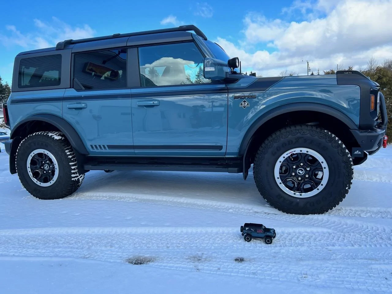 Ford Bronco Installed IAG 4PC Interior LED Dome Light Kit with Harness 37294DC1-A4BE-4A54-BCD1-CD3D2A2E913C