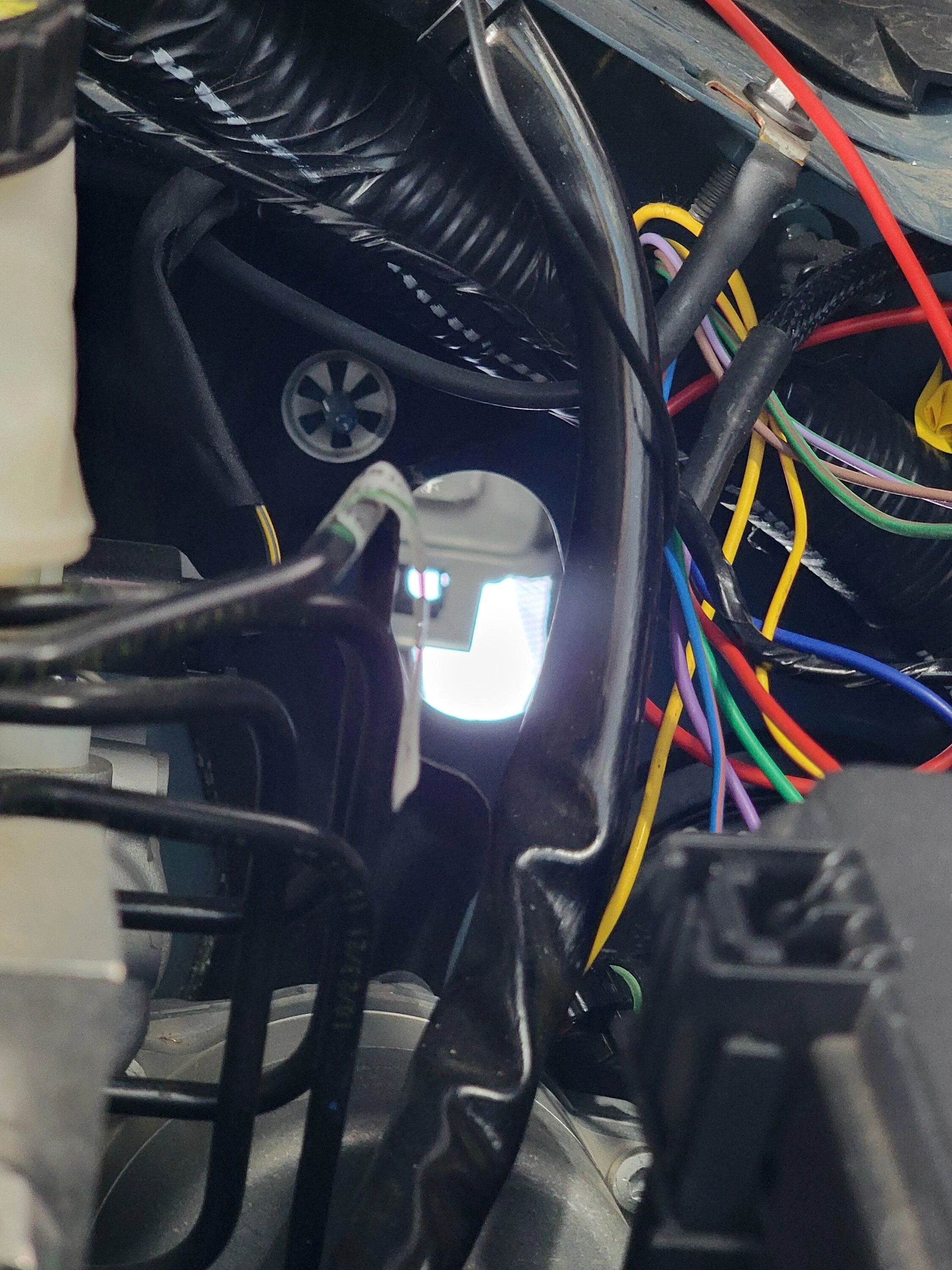 Ford Bronco IAG LED Dome Light Kit Aux wiring install 20230205_123619