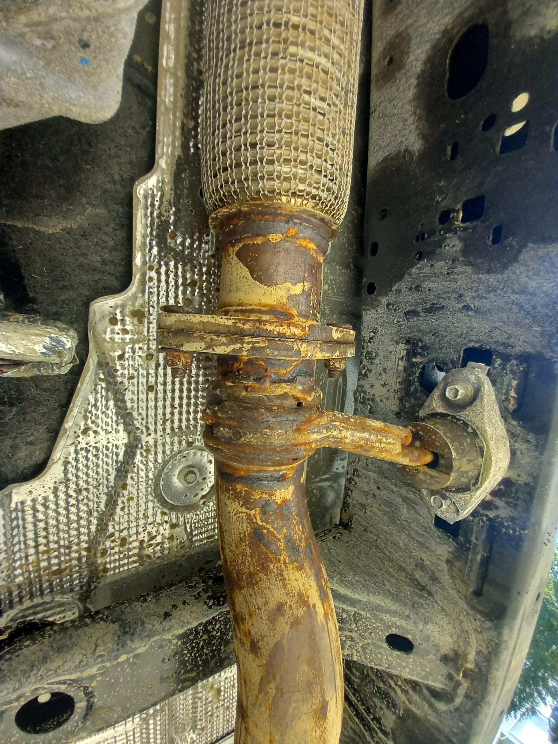 Ford Bronco Is this amount of rust normal? 20230211_130411