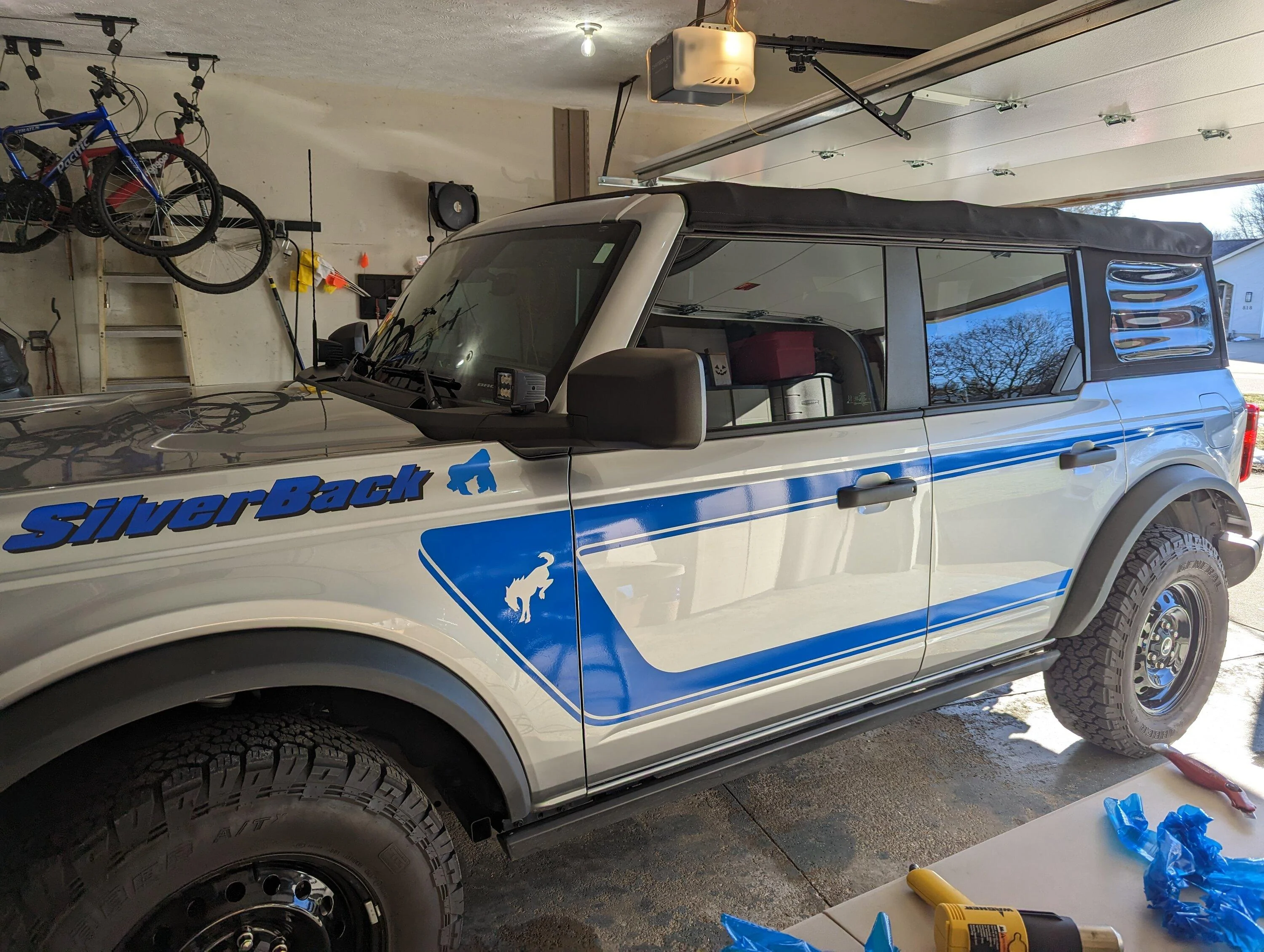 Ford Bronco ICONIC SILVER Bronco Club PXL_20230211_204505794