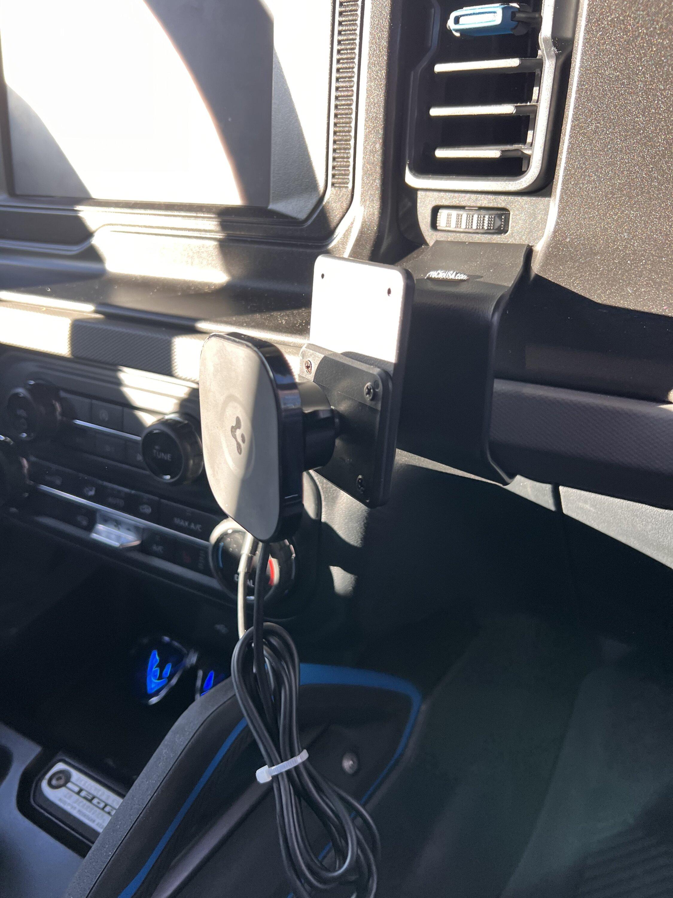 Ford Bronco Finally found a phone mount that checks the boxes... Sorta IMG_1386