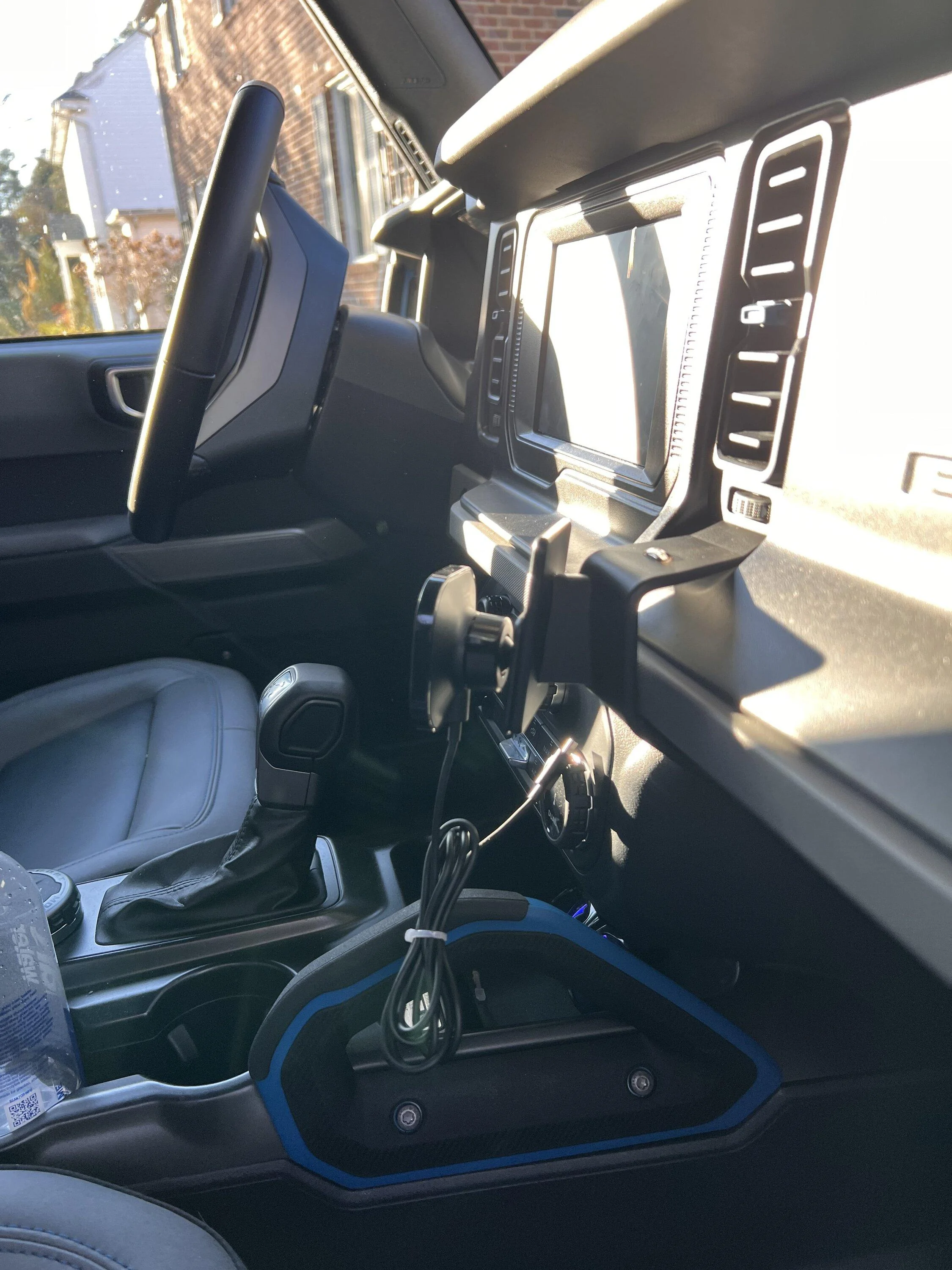 Ford Bronco Finally found a phone mount that checks the boxes... Sorta IMG_1387