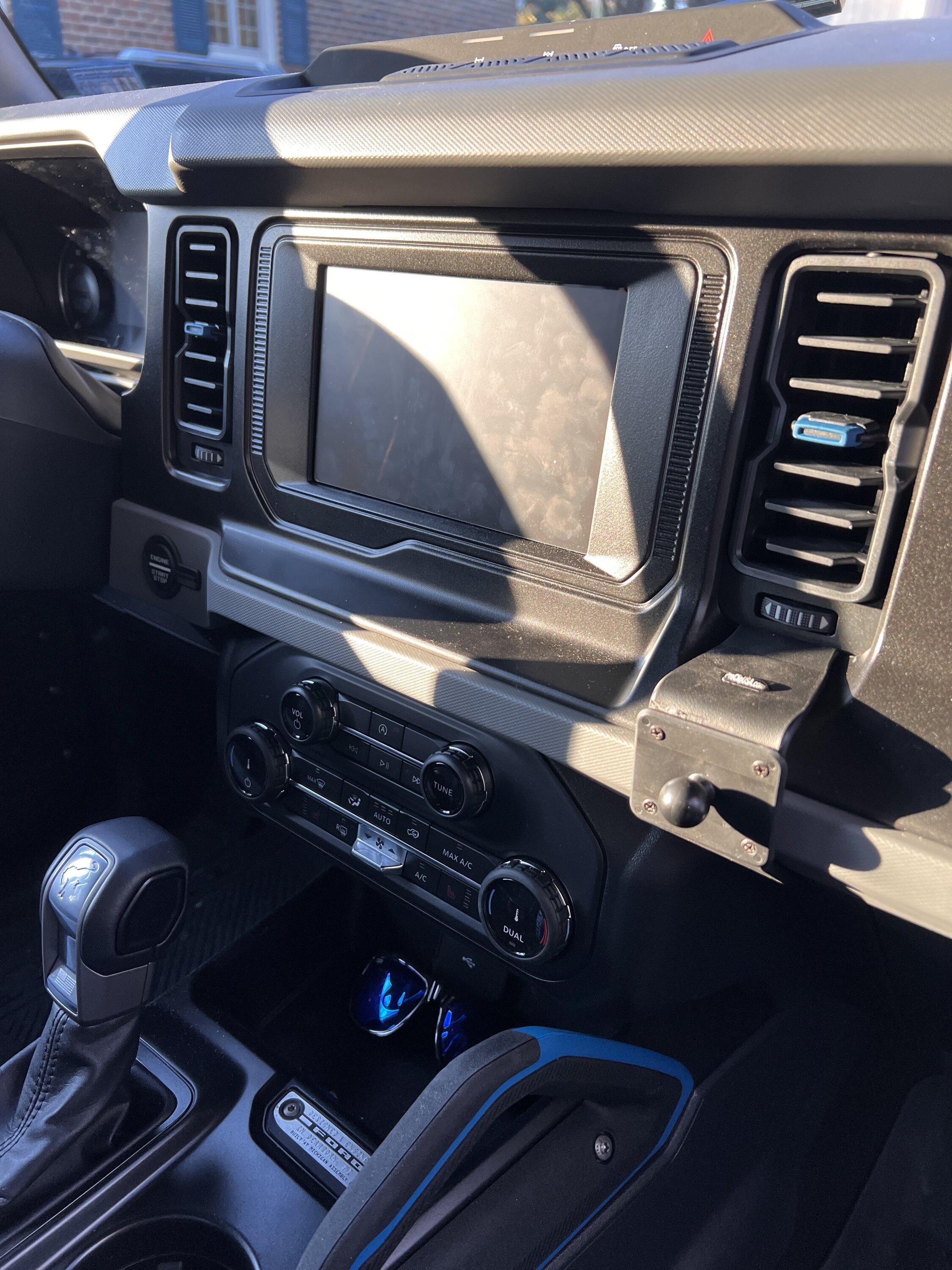 Ford Bronco Finally found a phone mount that checks the boxes... Sorta IMG_1388
