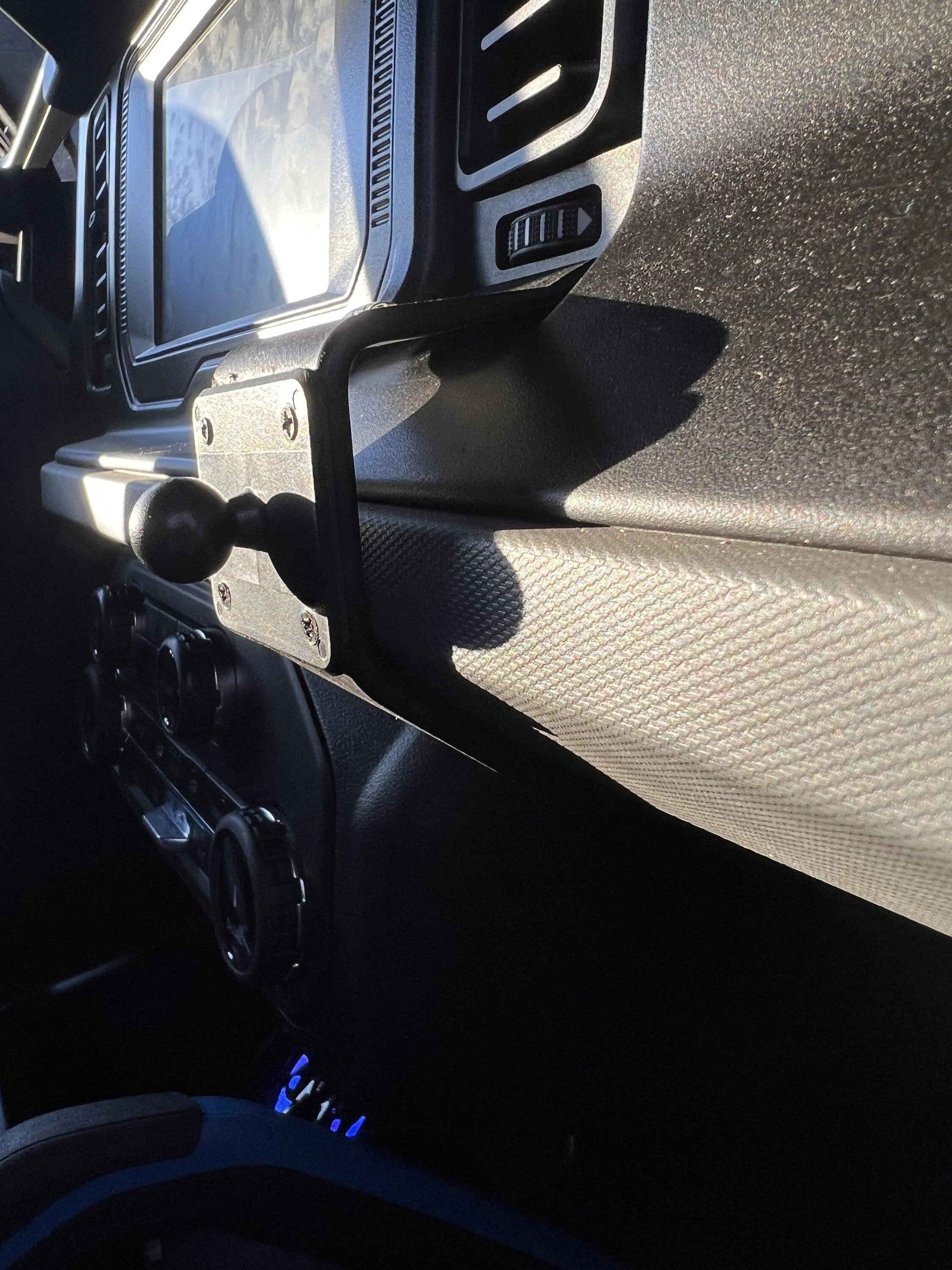 Ford Bronco Finally found a phone mount that checks the boxes... Sorta IMG_1389