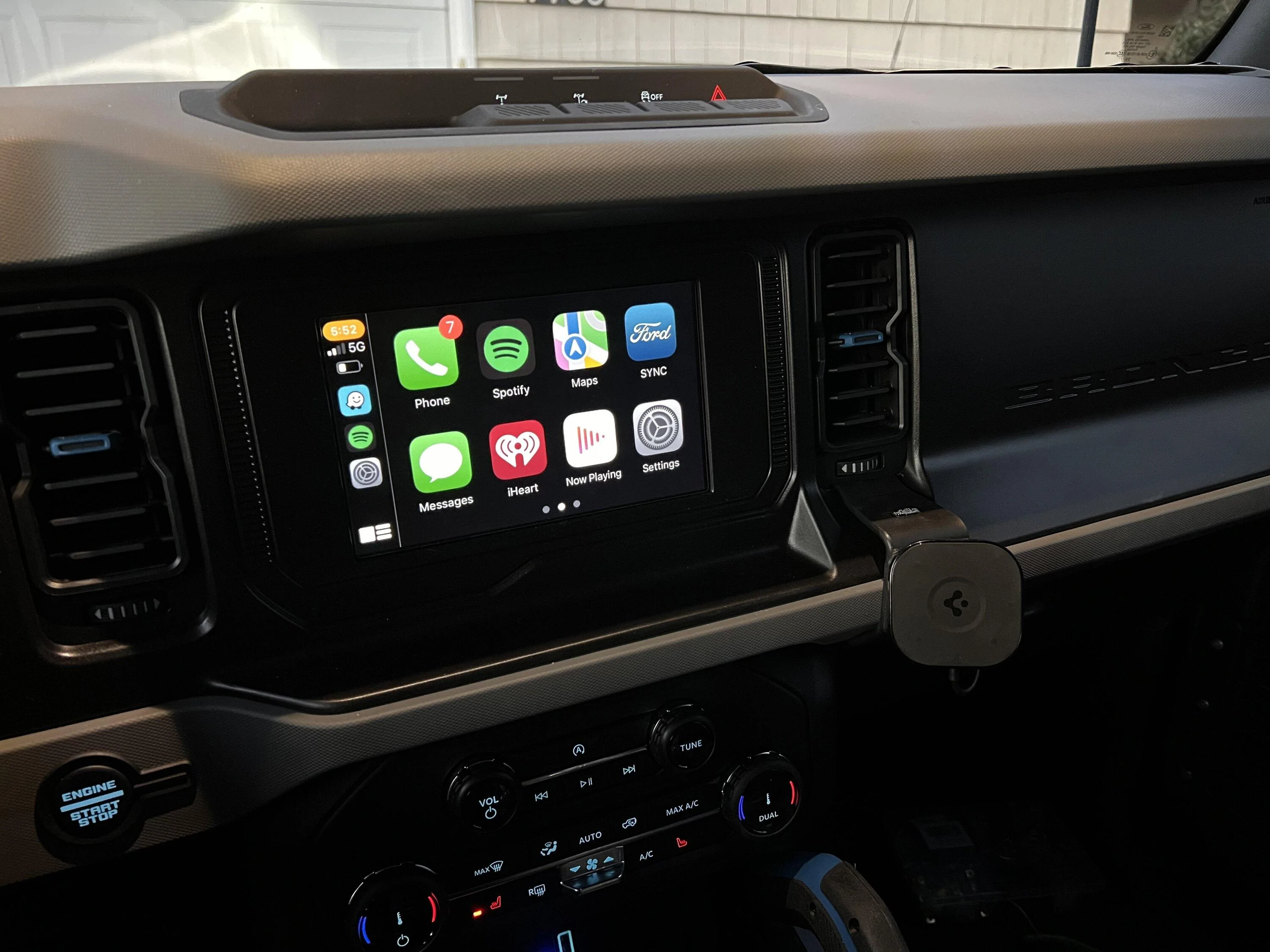 Ford Bronco Finally found a phone mount that checks the boxes... Sorta IMG_1391