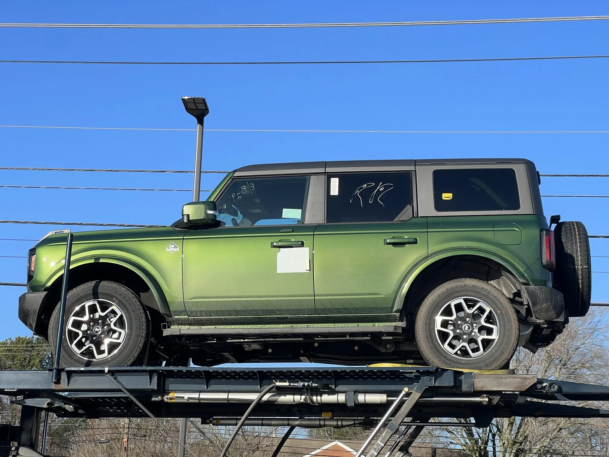 Ford Bronco ERUPTION GREEN Bronco Club C3819C5F-E52B-4A34-B916-30810FB0C715