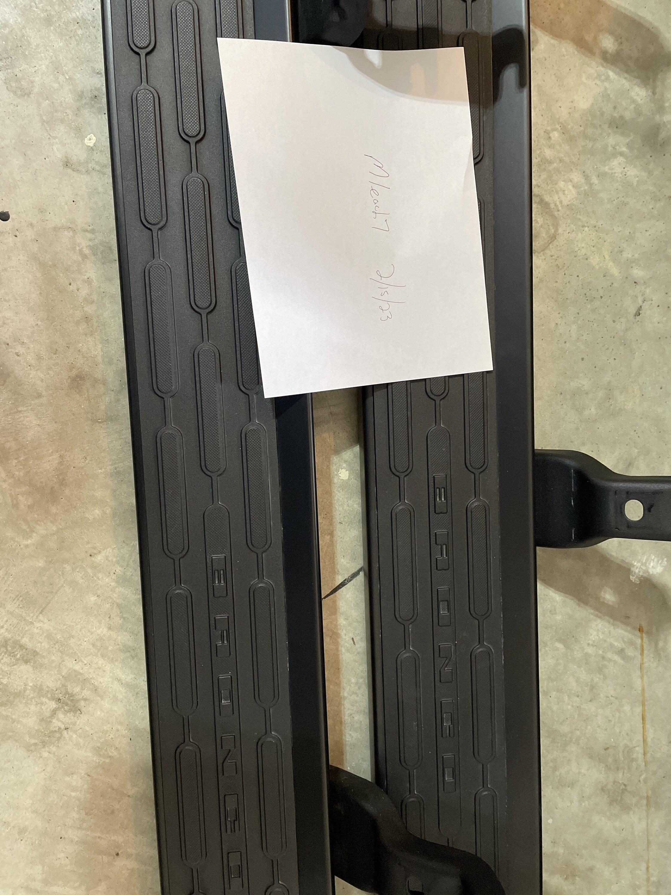 Ford Bronco Outer Banks 4 door Steps FS image