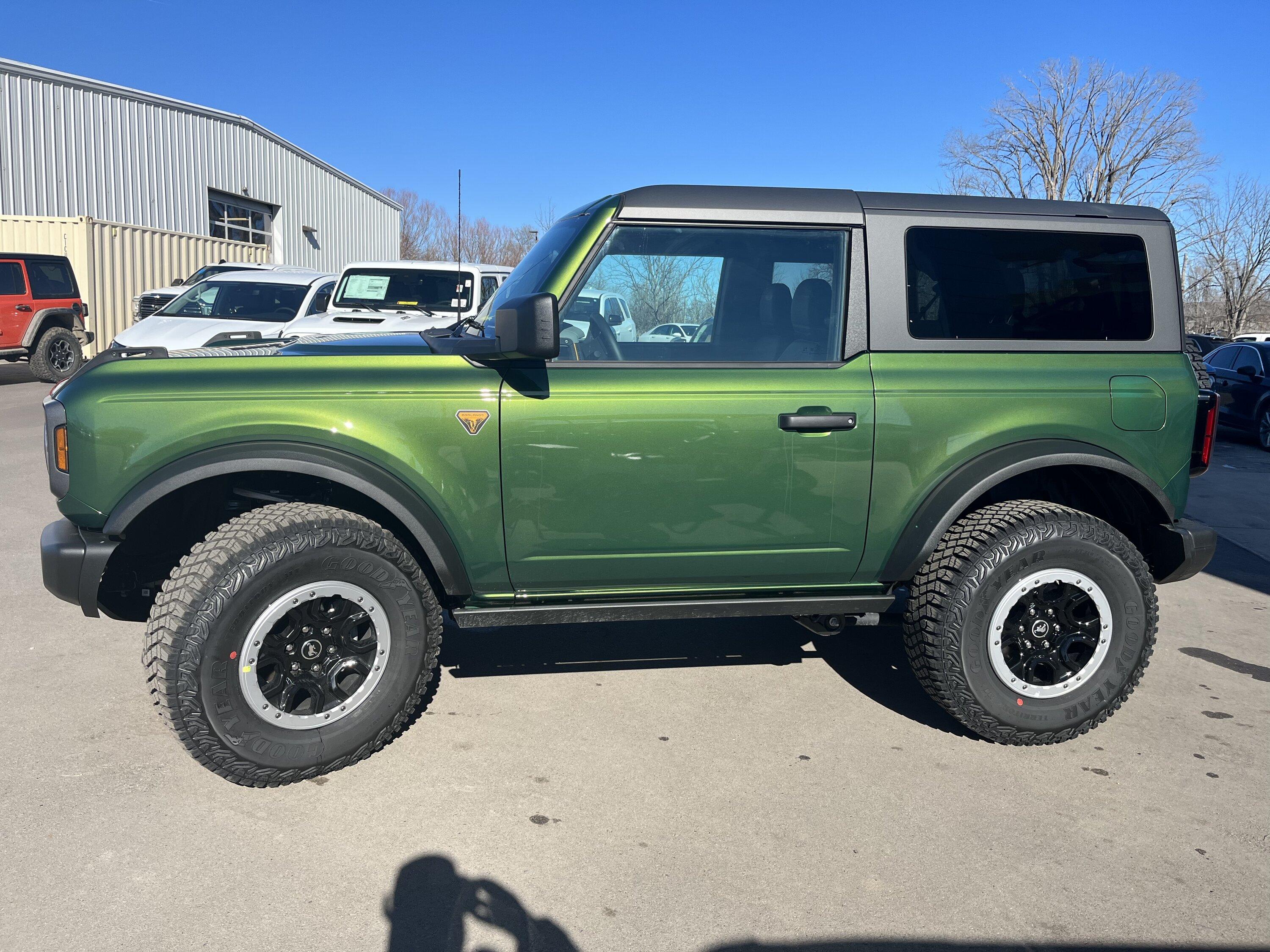 Ford Bronco ERUPTION GREEN Bronco Club 01FCF4F7-7EE2-45C0-8BCC-9A6E0F93D17C