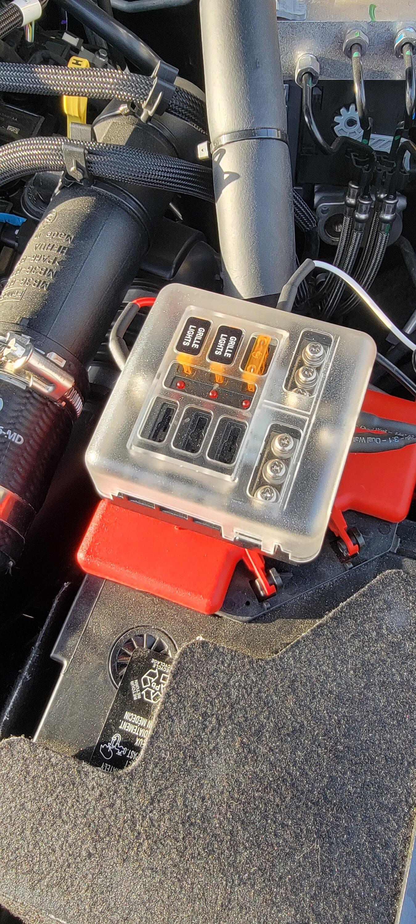 Ford Bronco DETAILED info on my lighting / wiring setup -- bumper lights, ditch lights, underhood lights Batterydistrutionbox