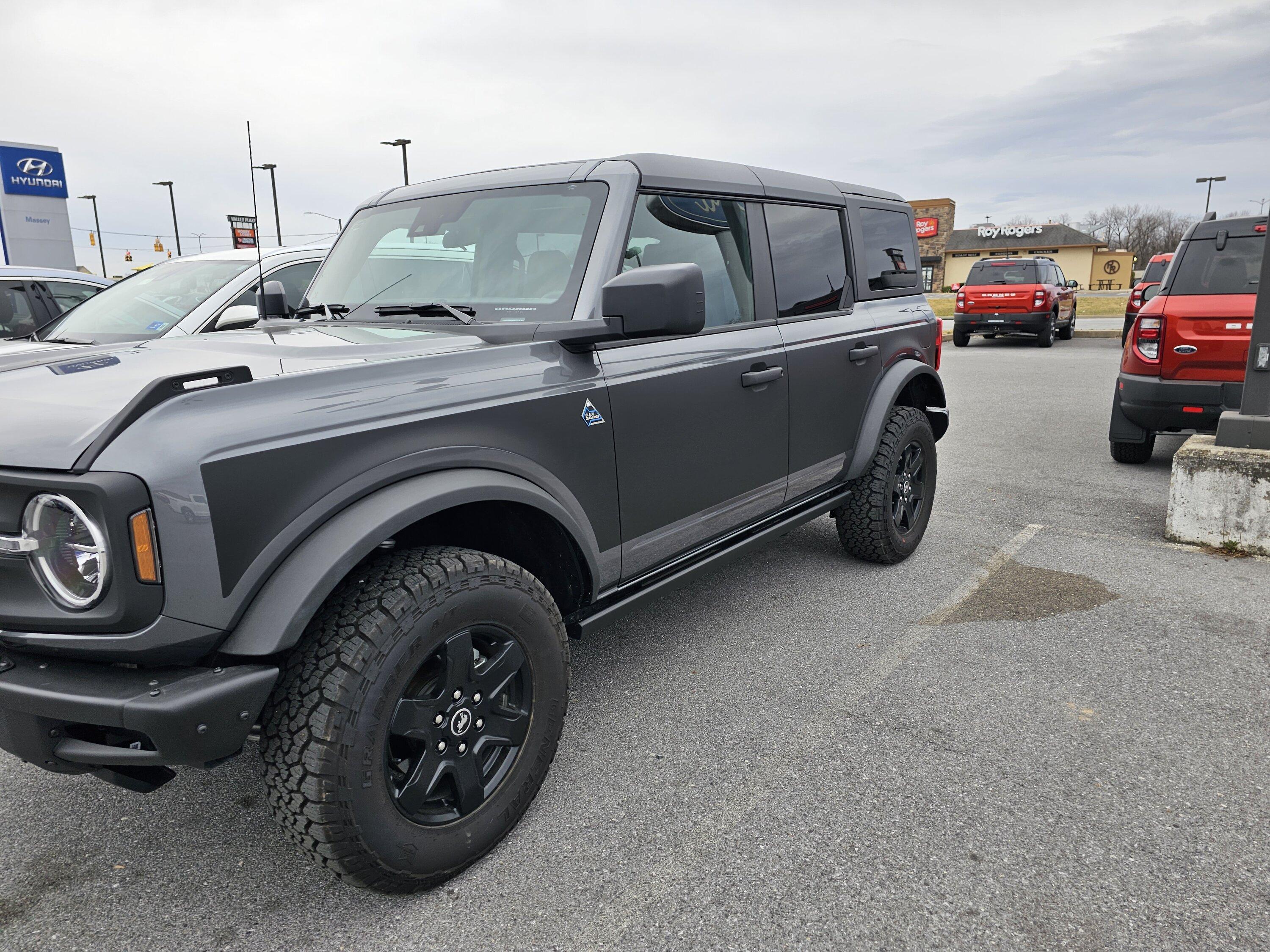 Ford Bronco Two-tone 20230216_100025