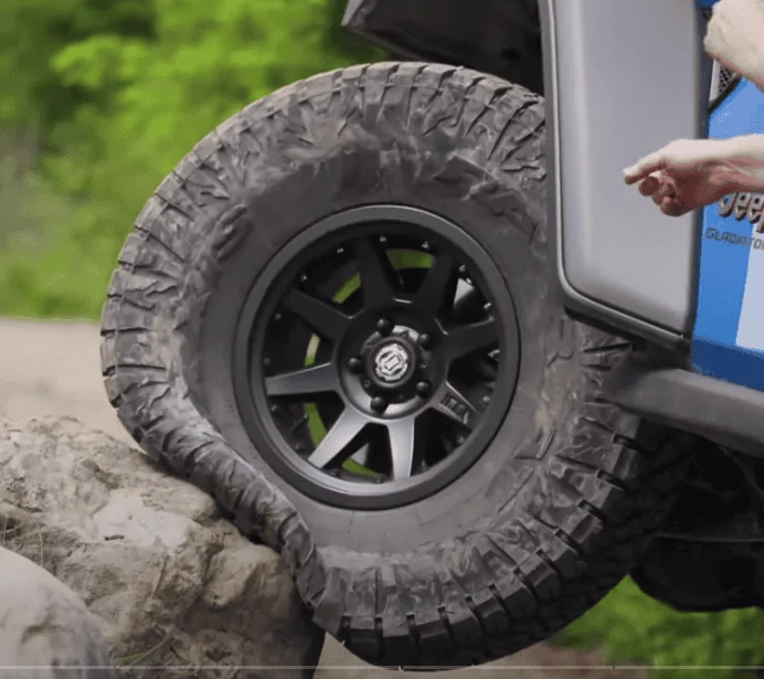 Ford Bronco Sasquatch aftermarket wheel offset Screen Shot 2023-02-16 at 12.00.22 PM