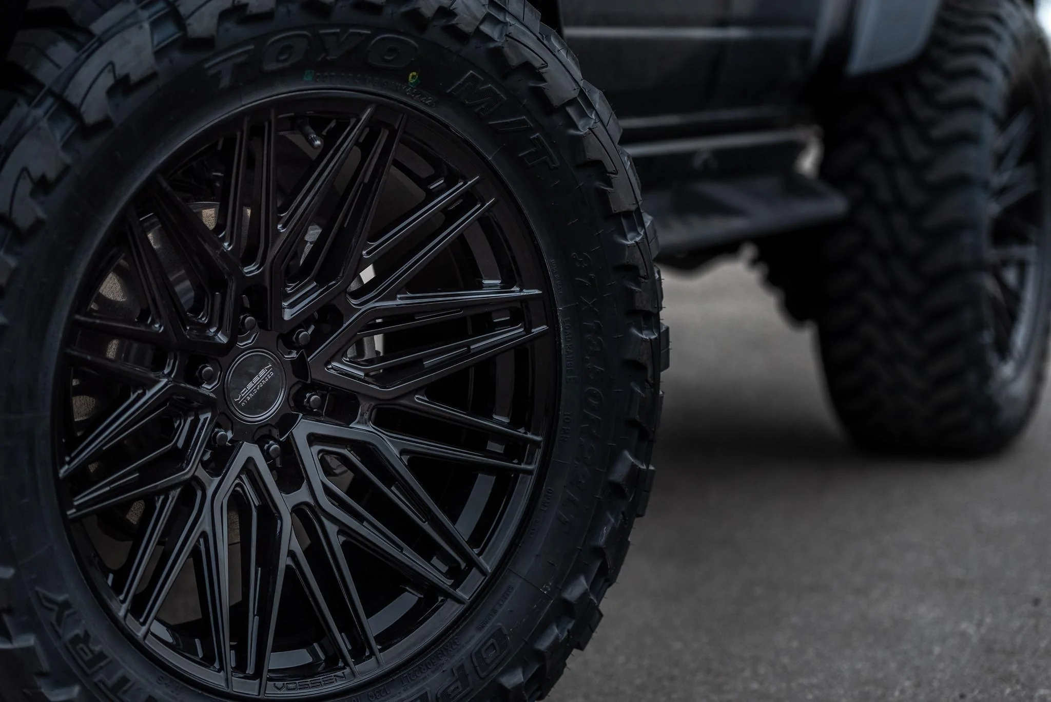 Ford Bronco Blacked-Out Bronco Raptor Street Setup Build w/ painted flares, front skid, grille, top, lights 328327891_1345201072969633_7578456551009140431_n