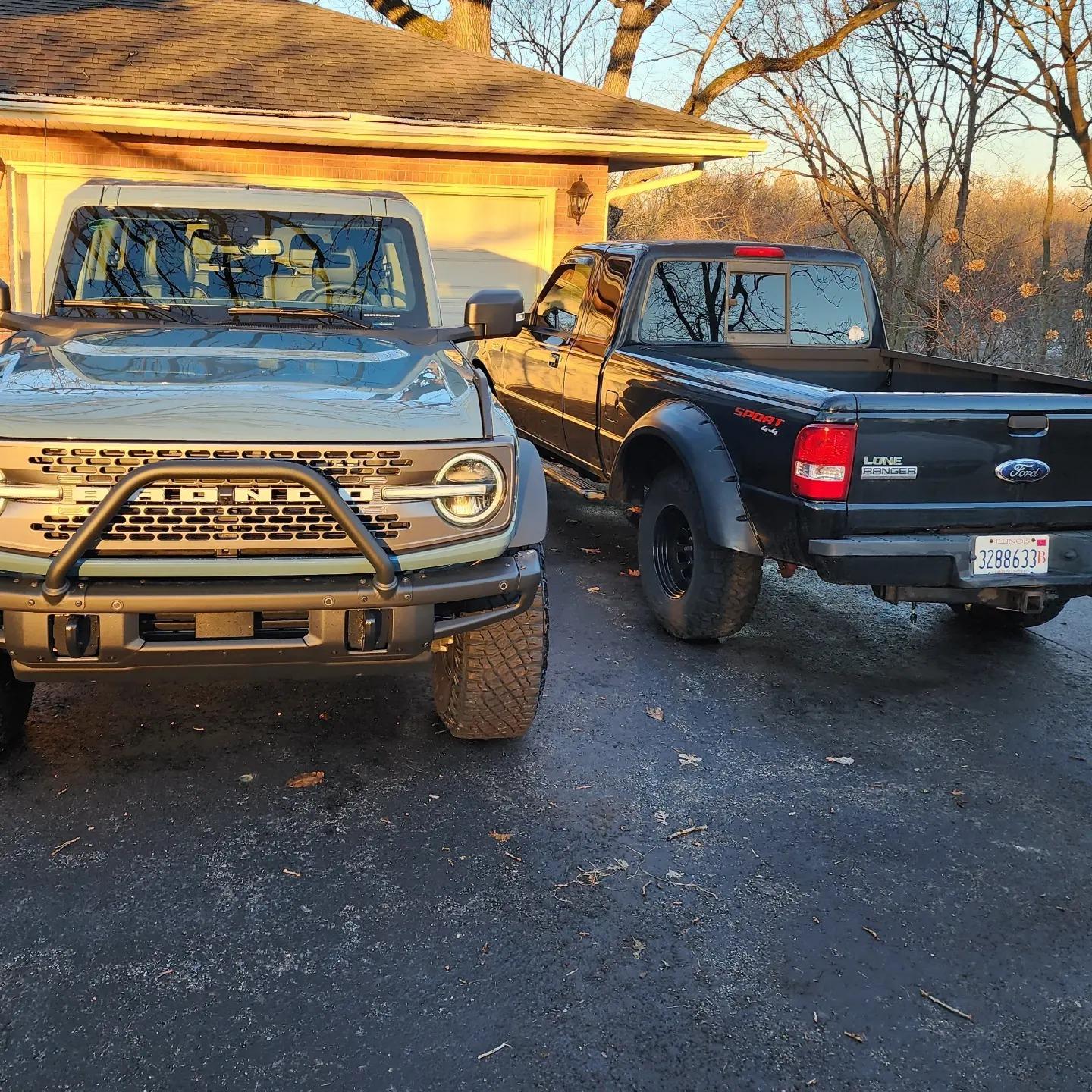 Ford Bronco Post your Bronco's garage mates! 329811660_573512661096143_3896935088034860105_n