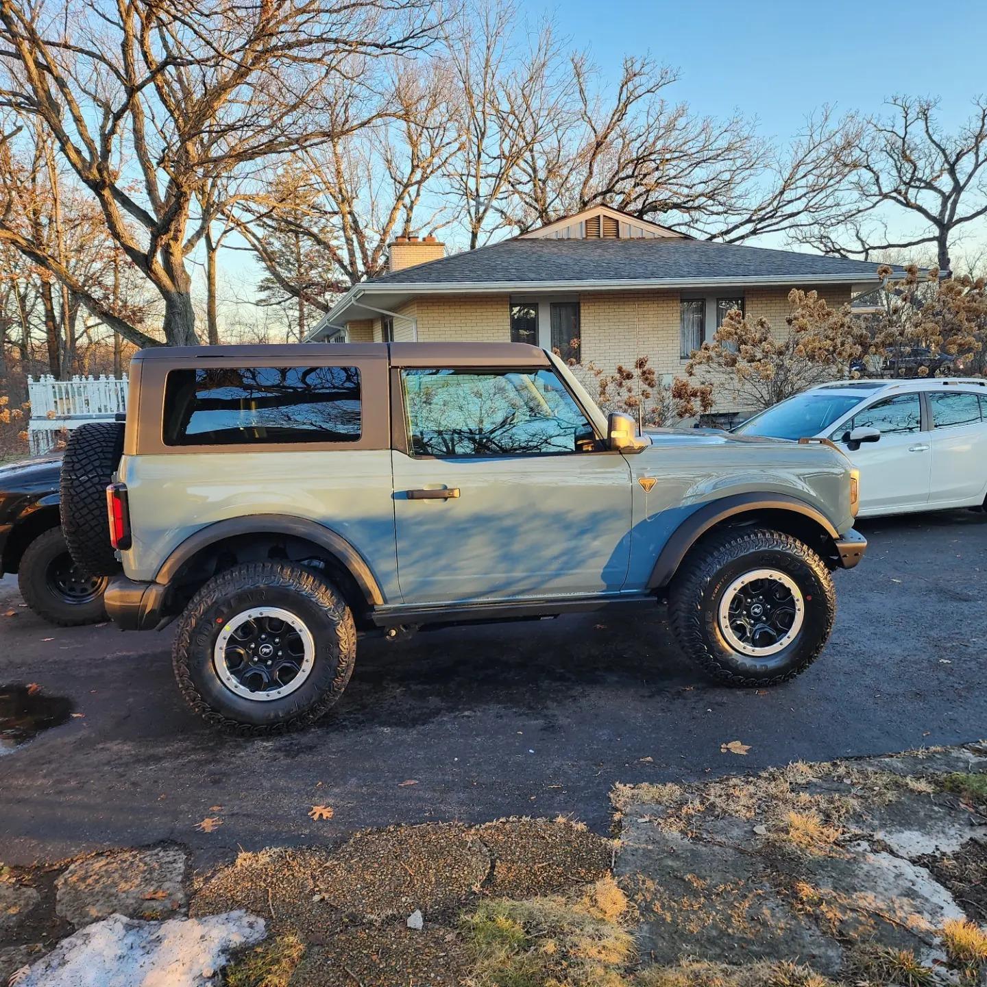 Ford Bronco Post your Bronco's garage mates! 329801657_1310822809469031_3071838268515055123_n